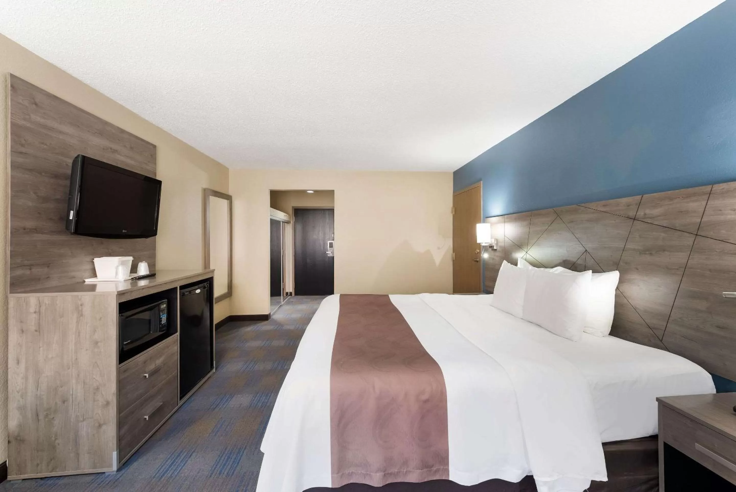 Bedroom, Bed in Quality Inn Upper Sandusky