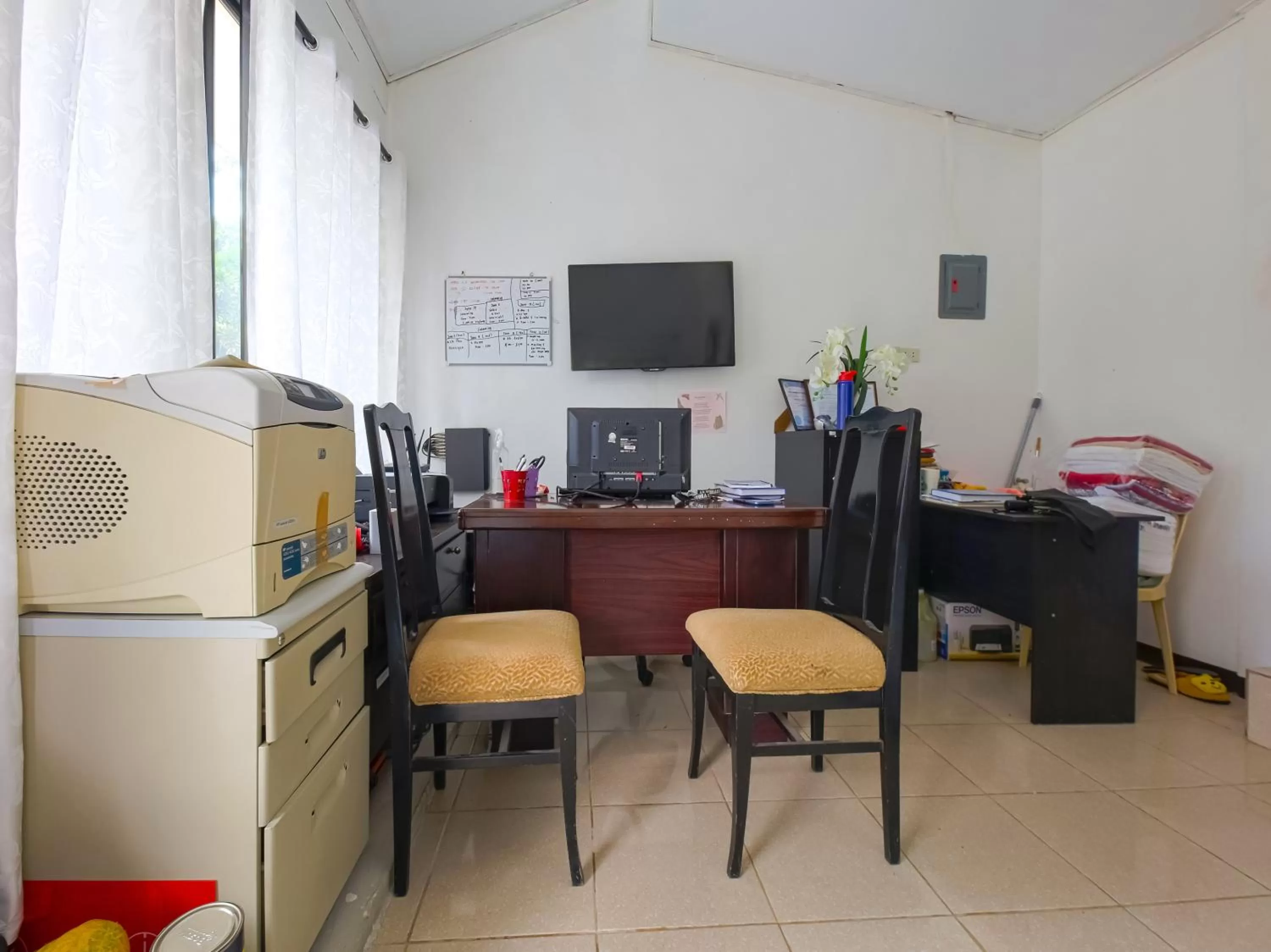 Lobby or reception, Kitchen/Kitchenette in OYO 784 Laura's Garden Resort