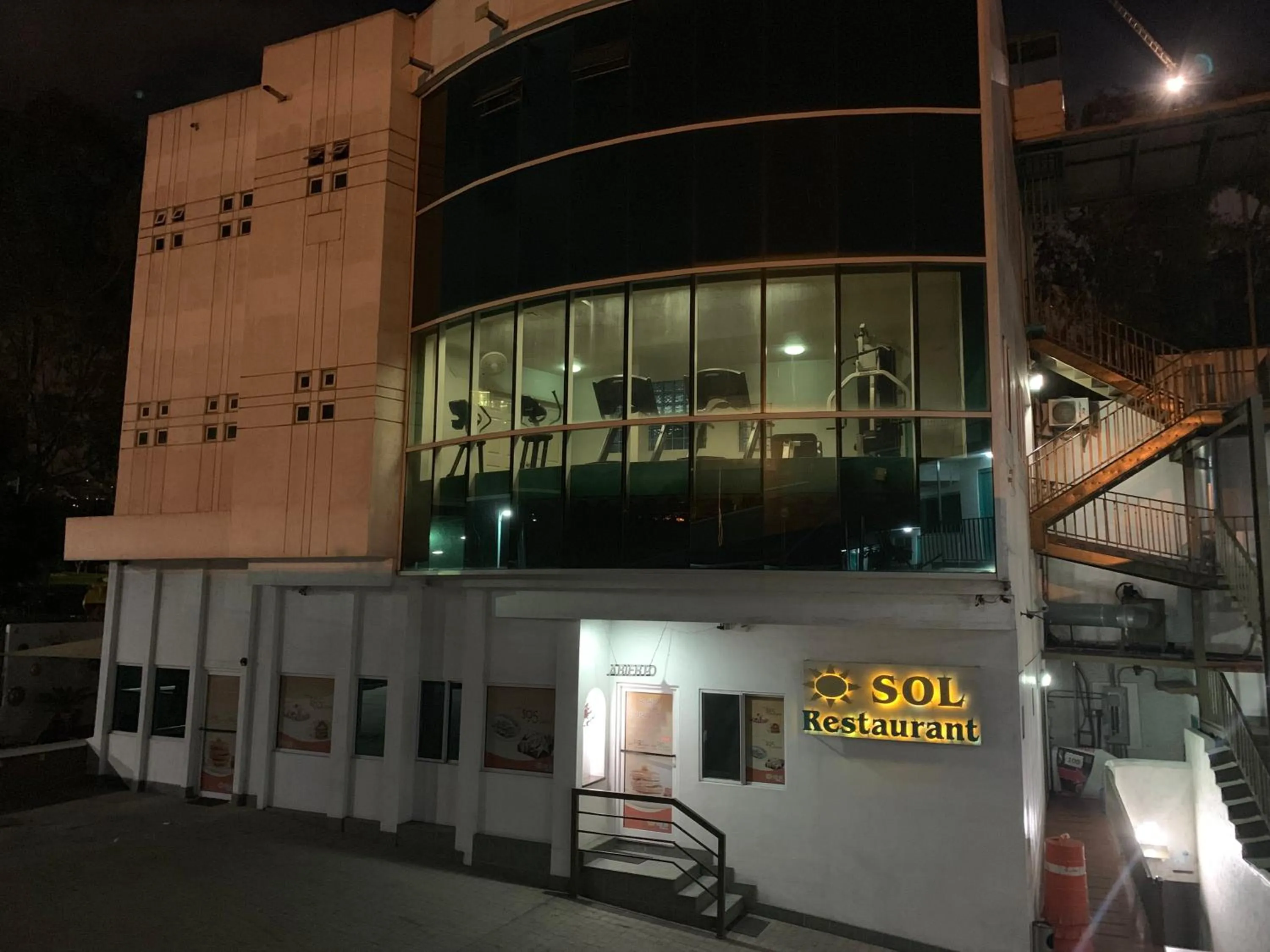 Restaurant/places to eat in R INN de TIJUANA