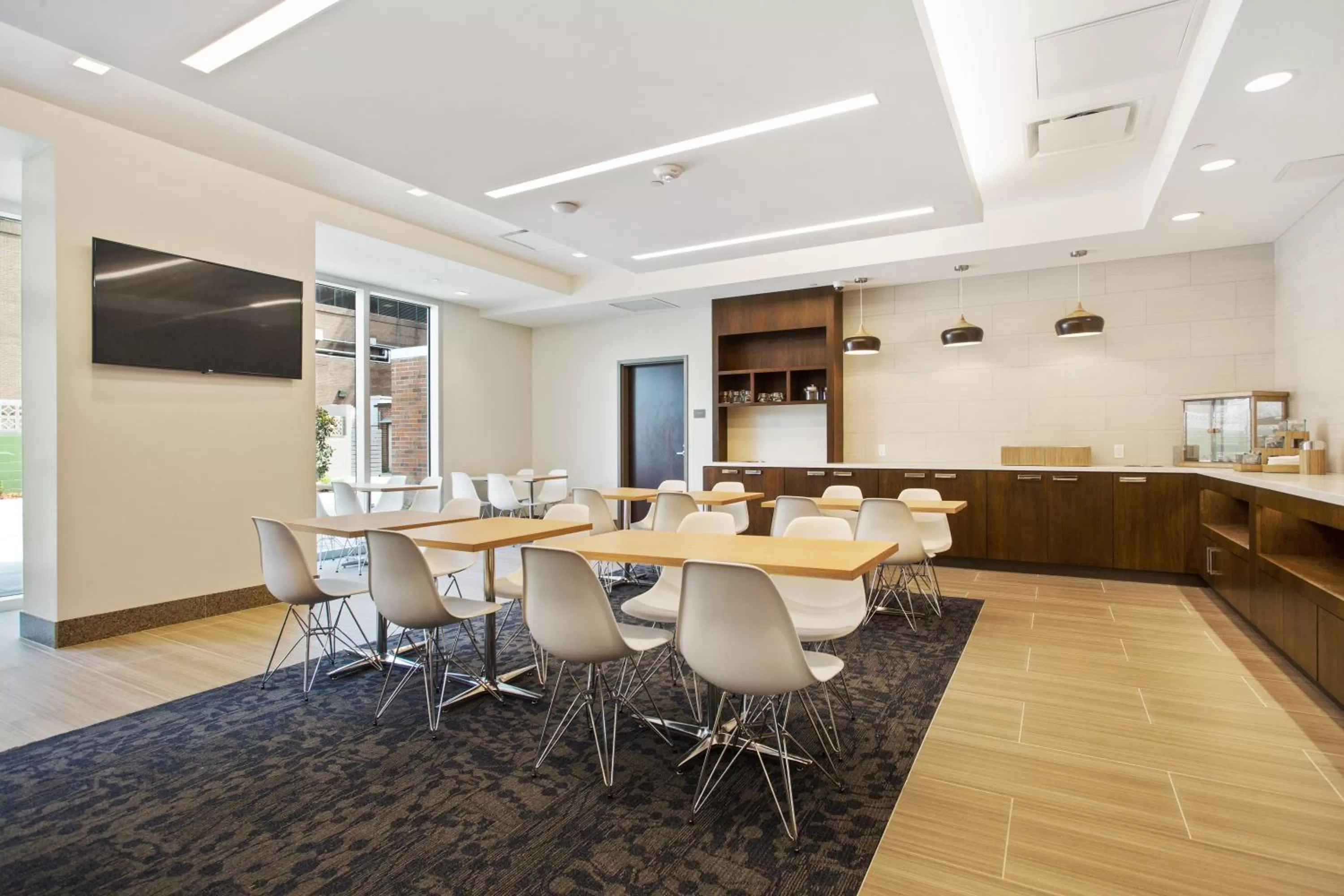 Continental breakfast in Alder Hotel Uptown New Orleans