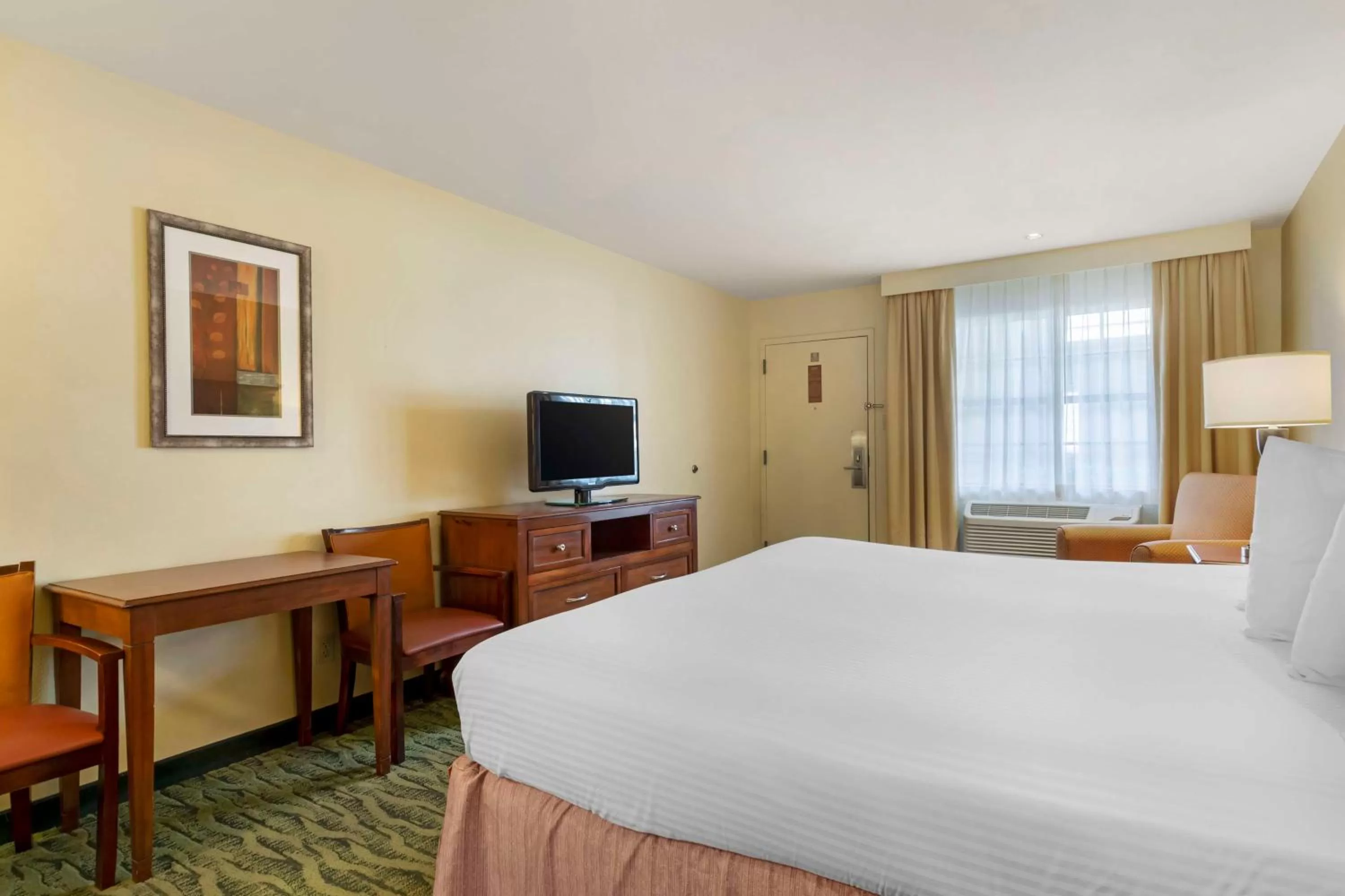 Bedroom, Bed in Best Western McAllen Medical Center