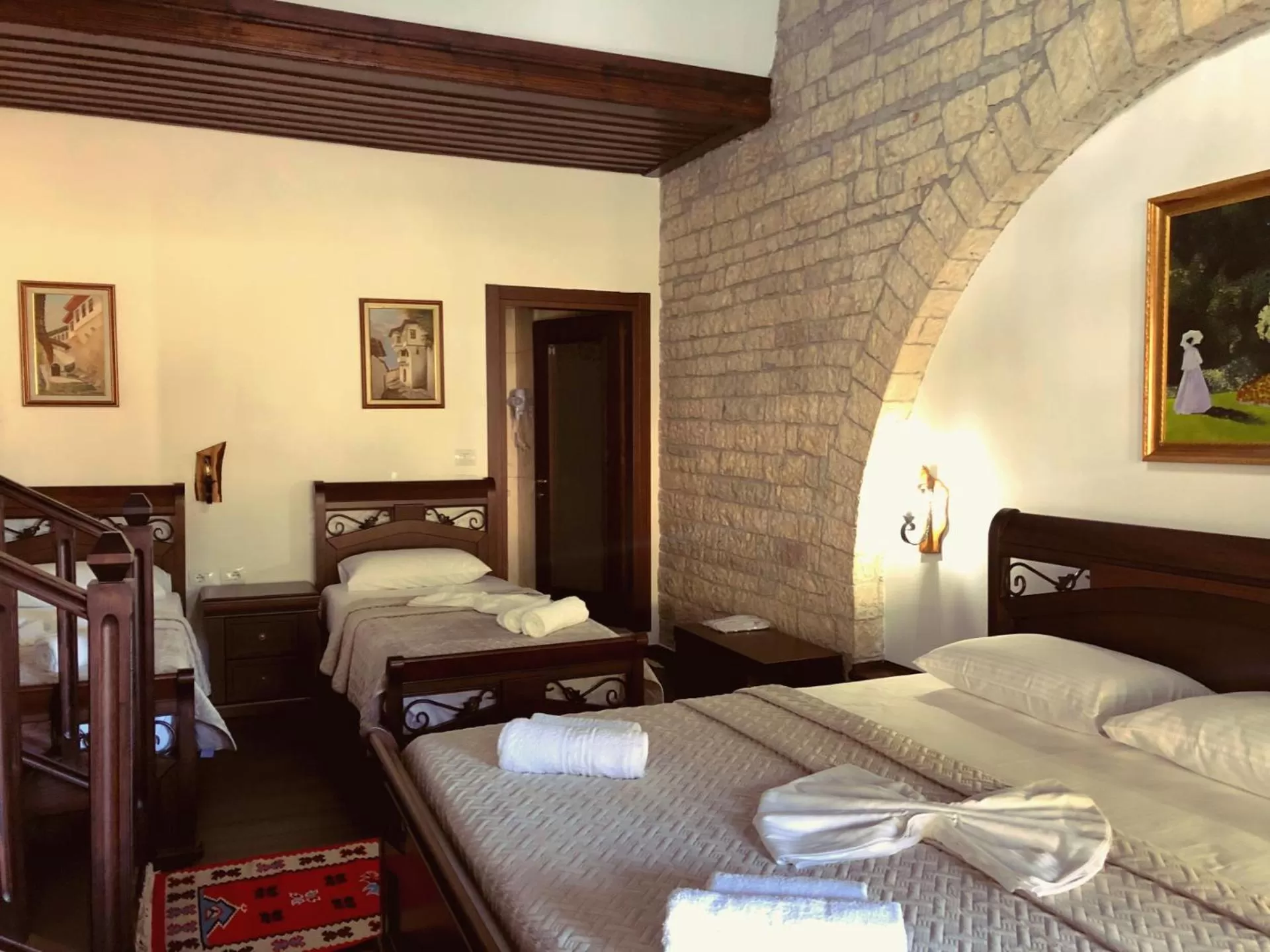 Bedroom, Bed in White House Berat