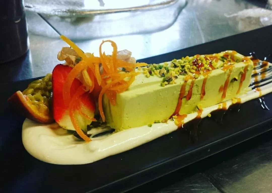 Restaurant/places to eat in Castello Di Pavone