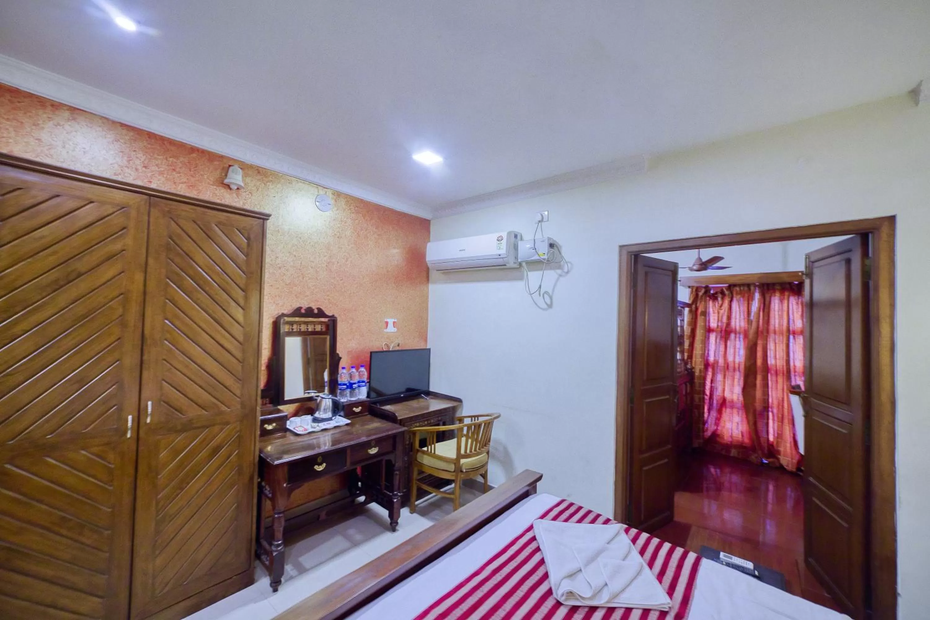 Photo of the whole room in HOTEL WINDSOR CASTLE