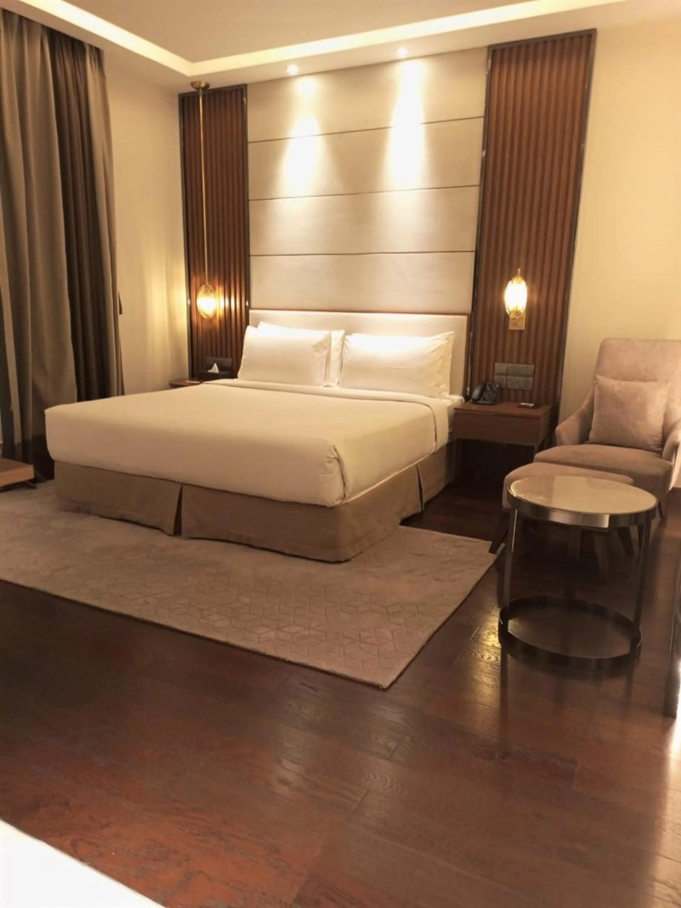 Bedroom, Bed in Best Western PLUS Runway