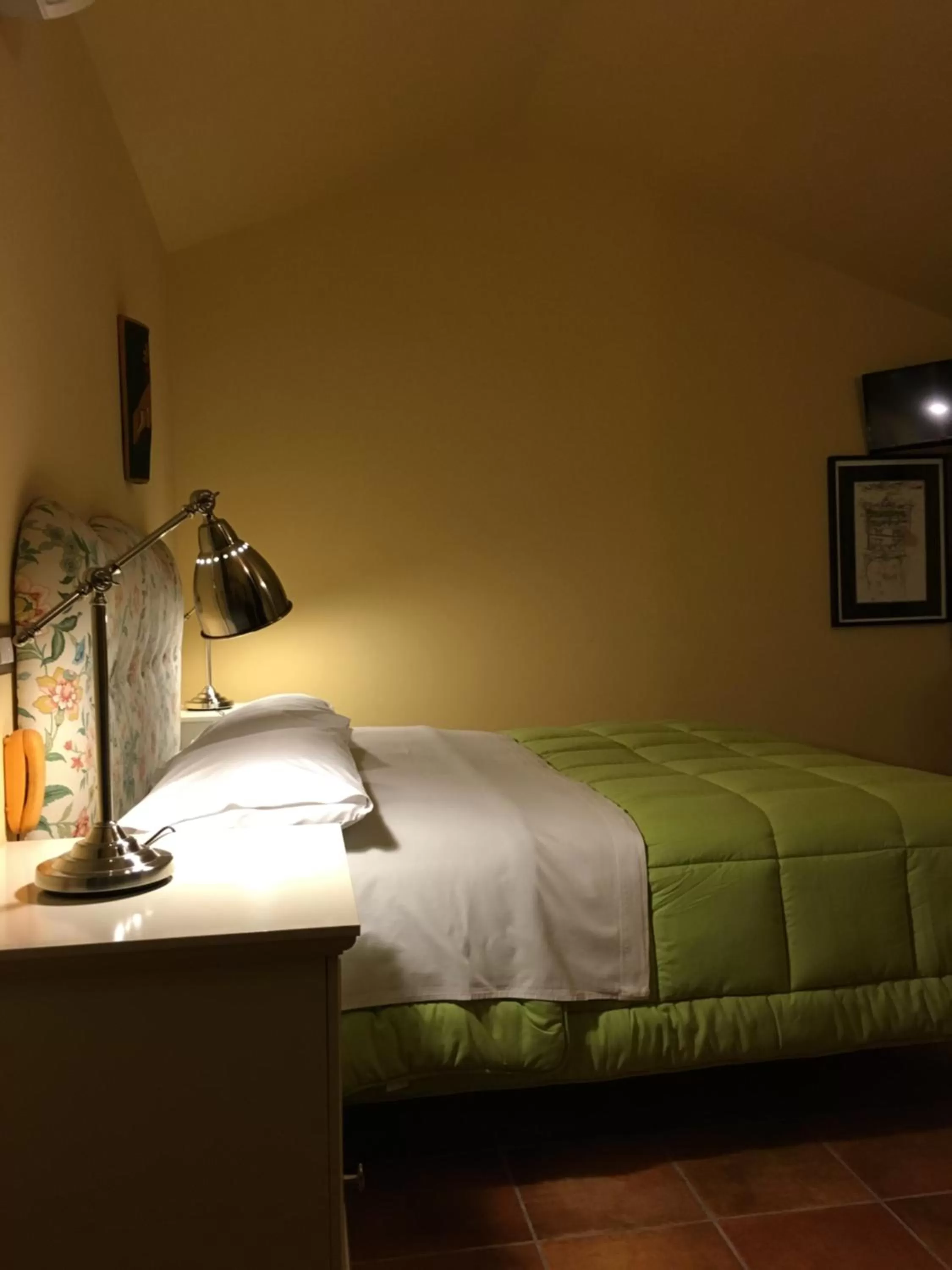 Decorative detail, Bed in B&B MontAlbano