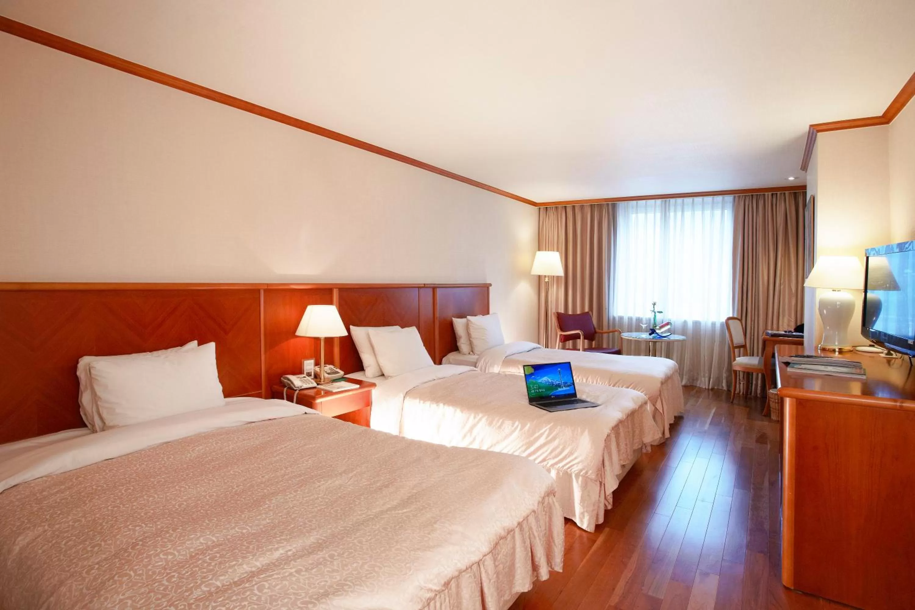Photo of the whole room, Bed in Sejong Hotel Seoul Myeongdong