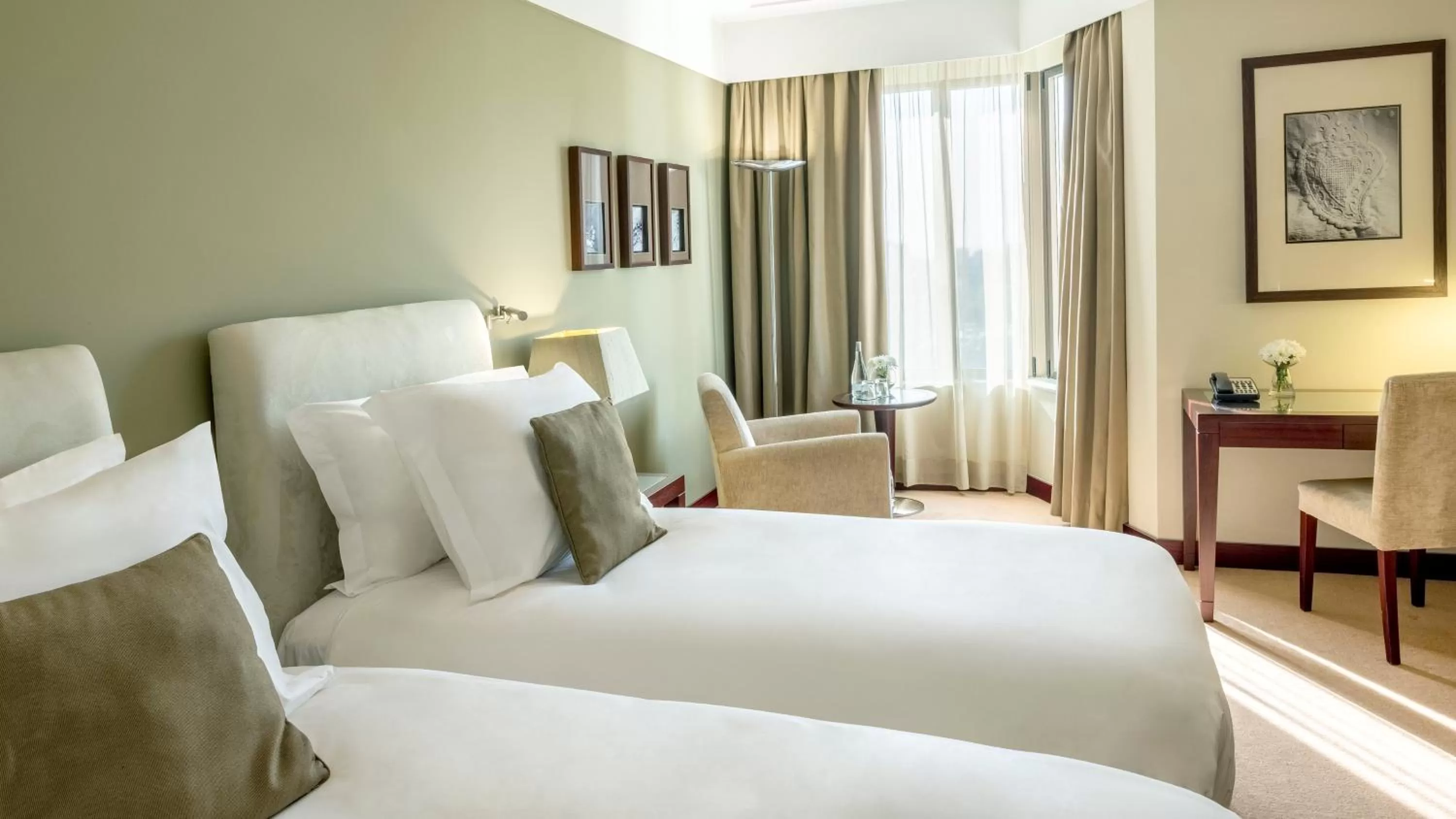 Bed in Crowne Plaza Porto by IHG