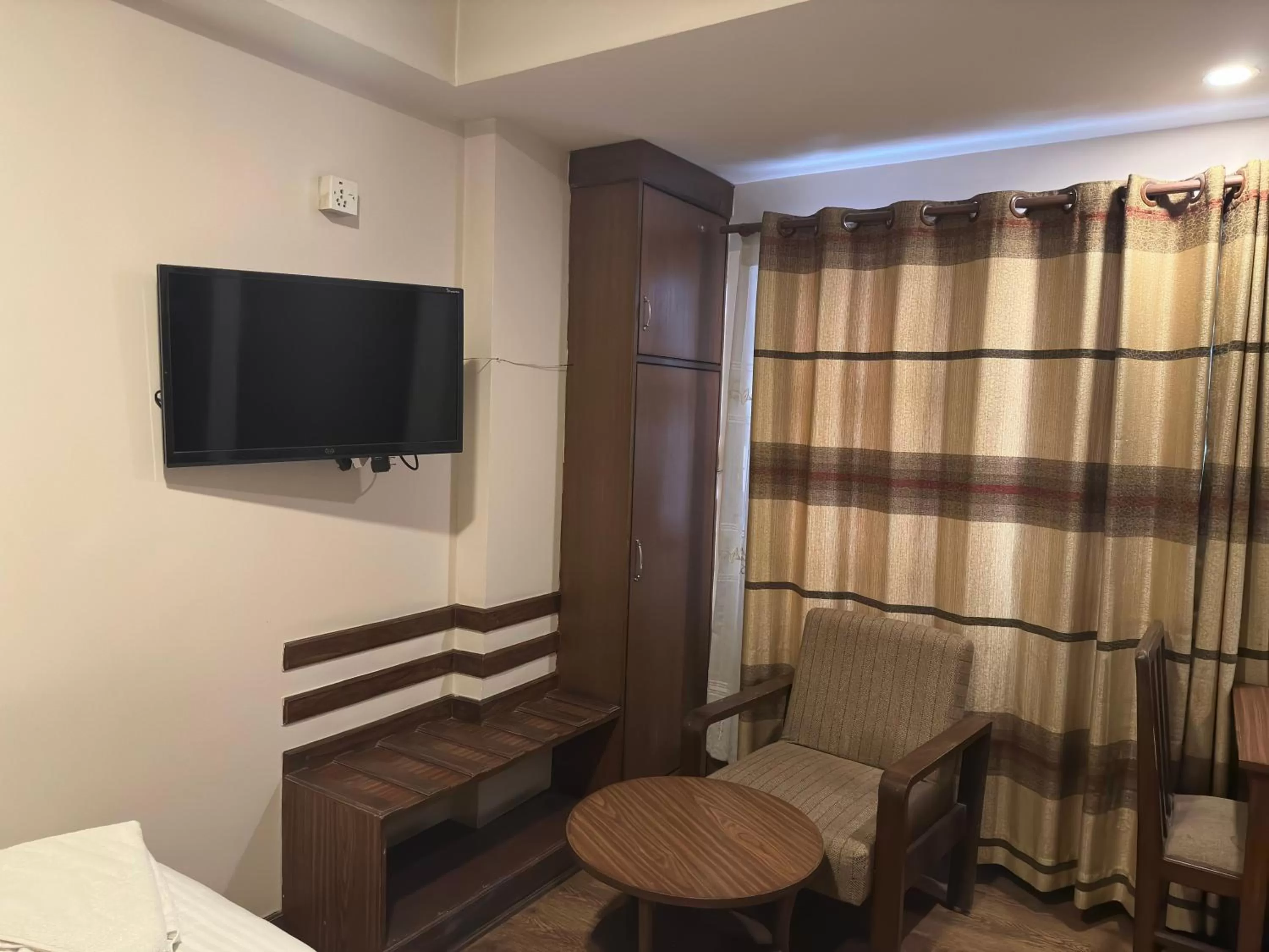 TV and multimedia, Bed in Hotel Everest Nepal