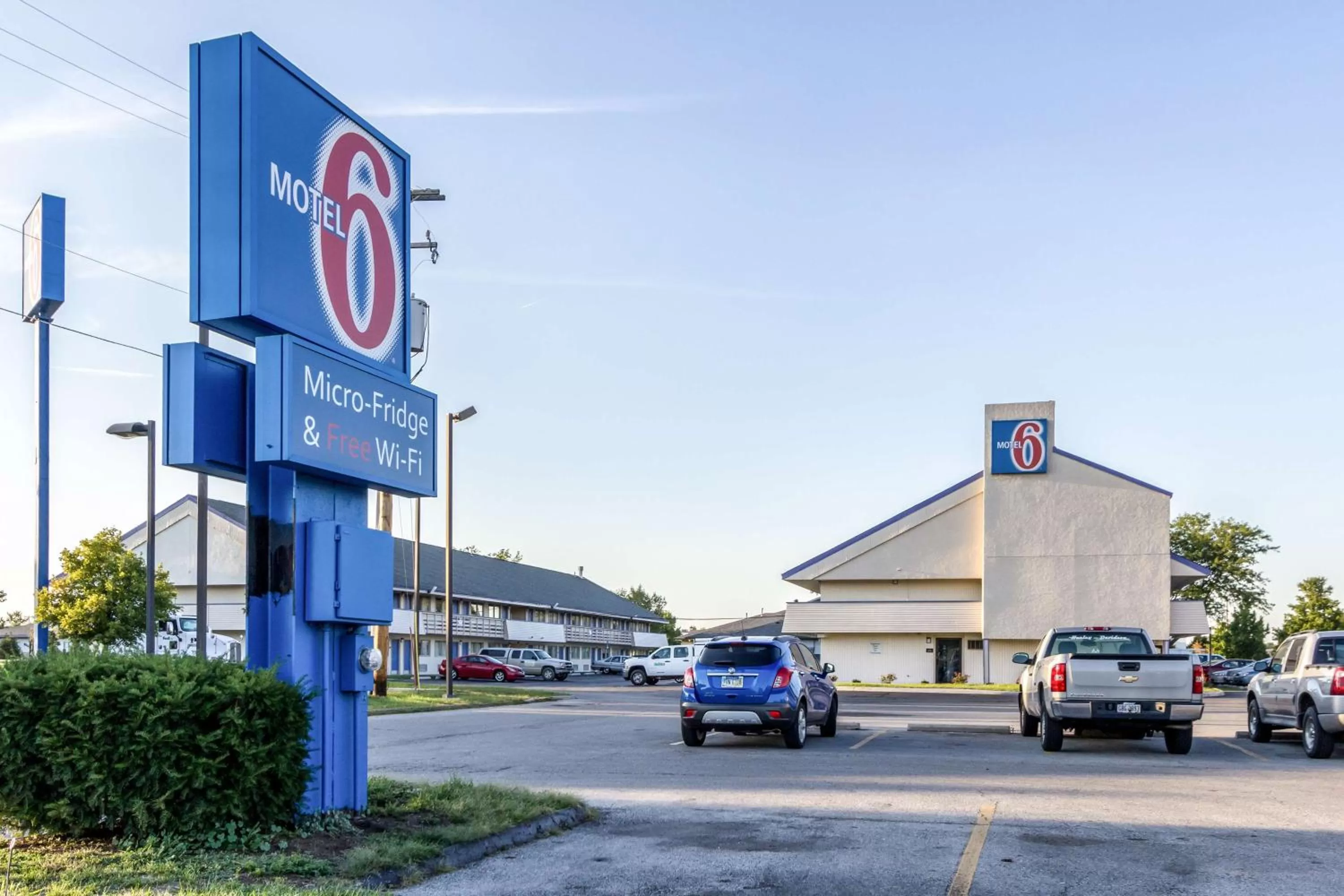 Property building in Motel 6-Grove City, OH