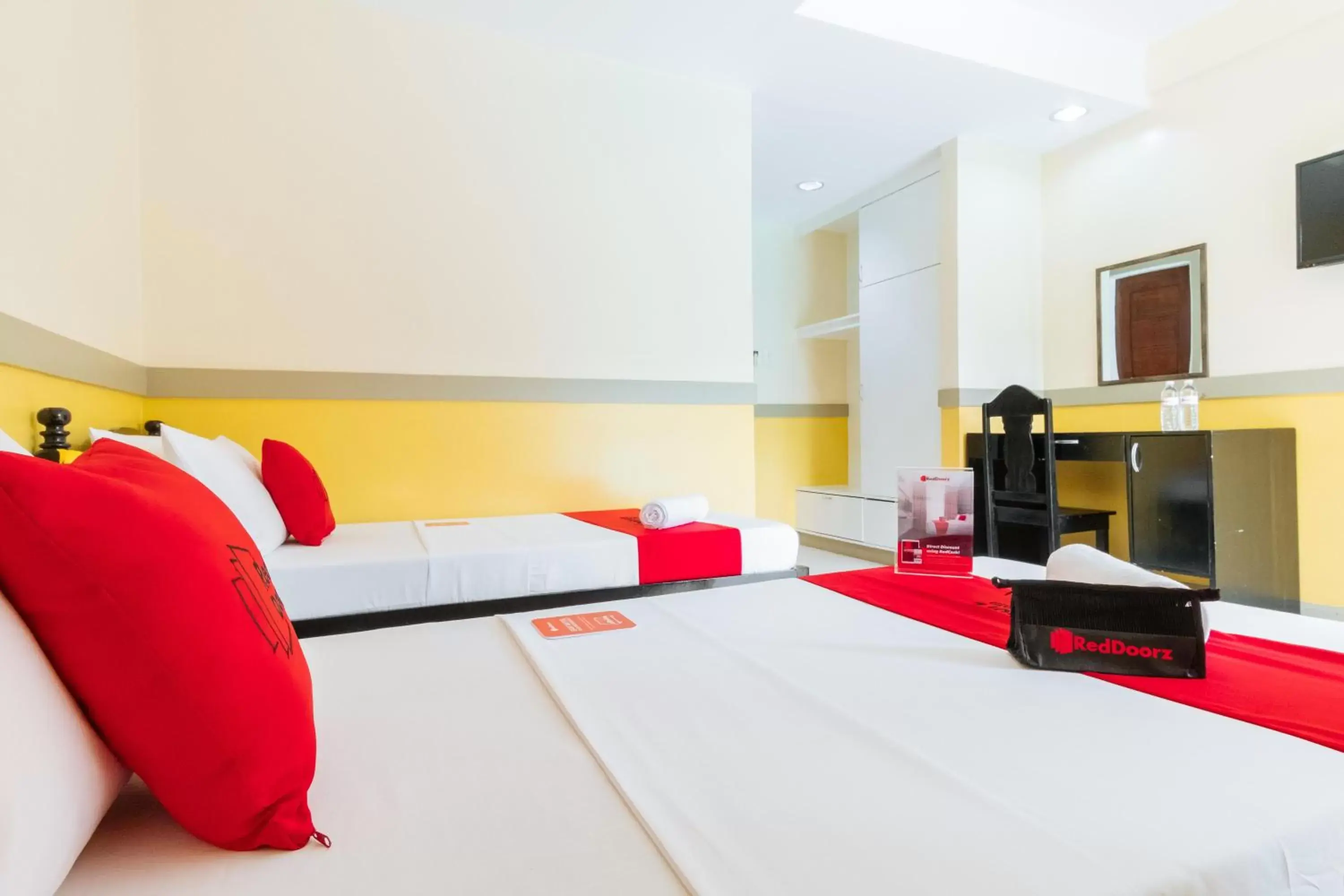 Twin Room in RedDoorz Premium @ Gabinete Road Palawan Twin Room in RedDoorz Premium @ Gabinete Road Palawan
