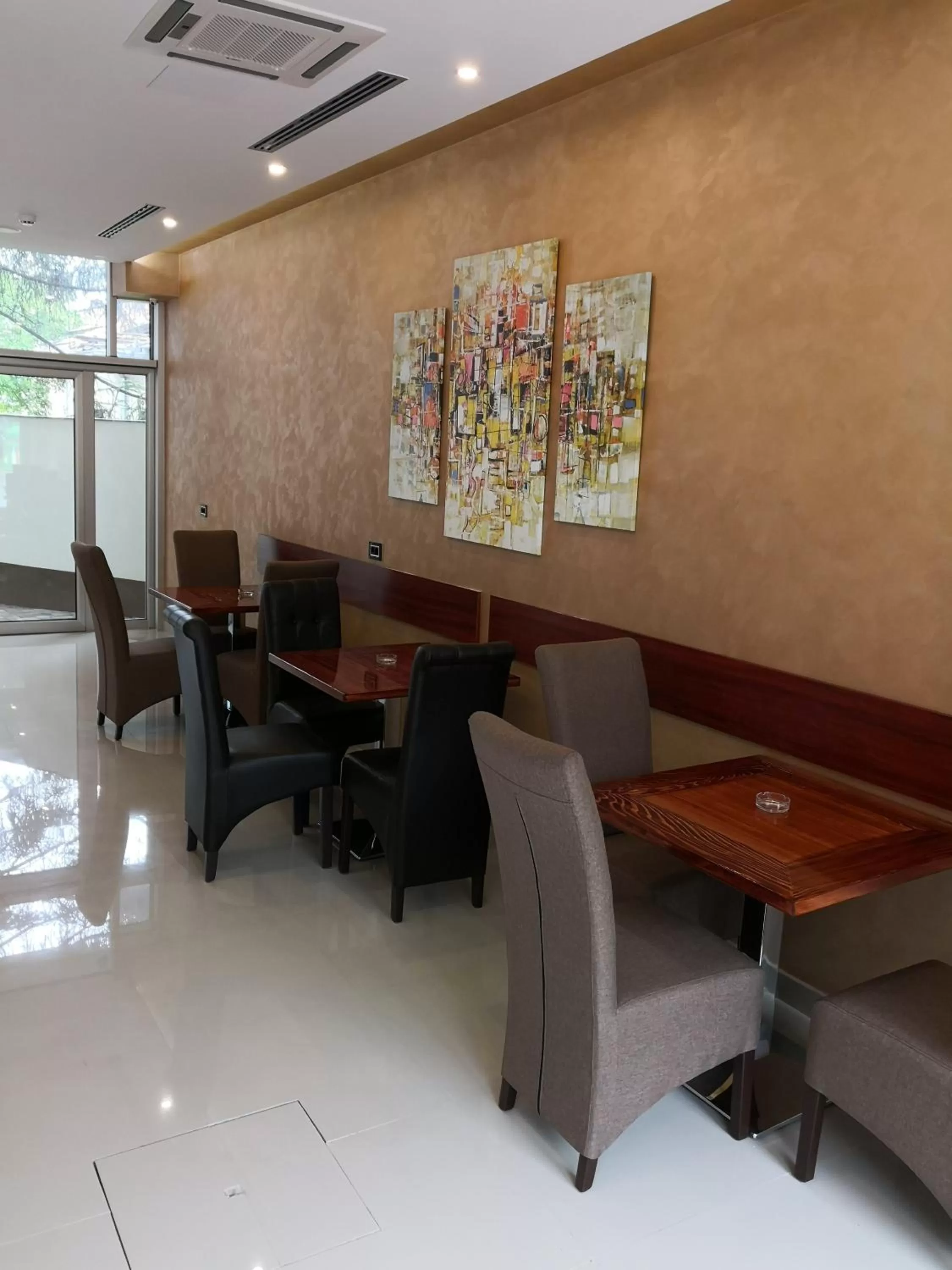 Restaurant/places to eat in Konak Kutko