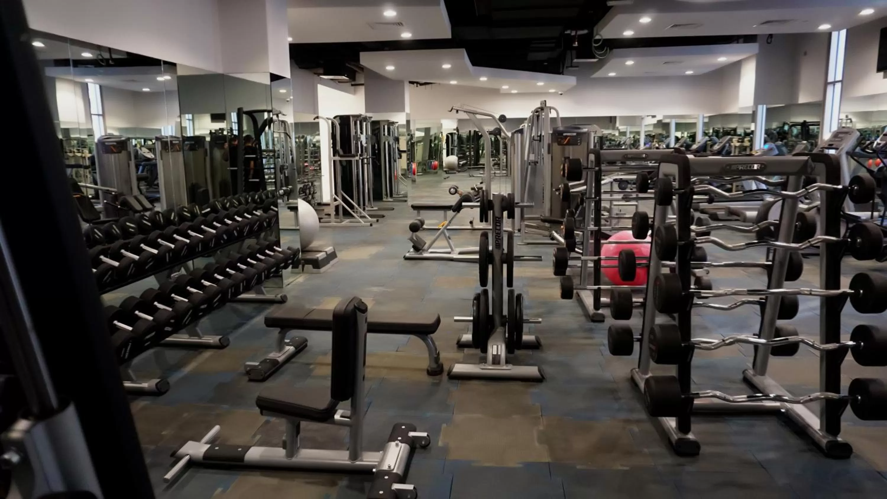 Fitness centre/facilities in Al Kout Beach Hotel