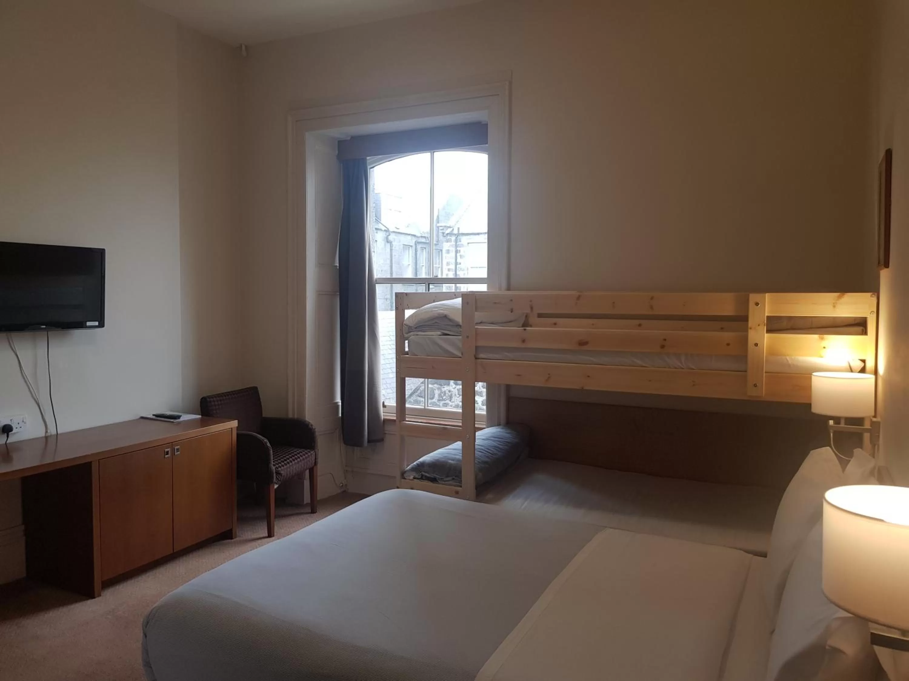 Bedroom, Bed in Aberdeen House