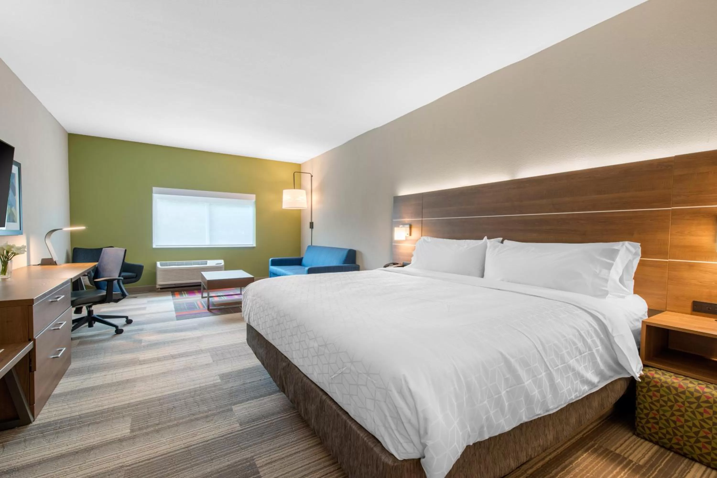 Photo of the whole room, Bed in Holiday Inn Express & Suites Alachua - Gainesville Area by IHG