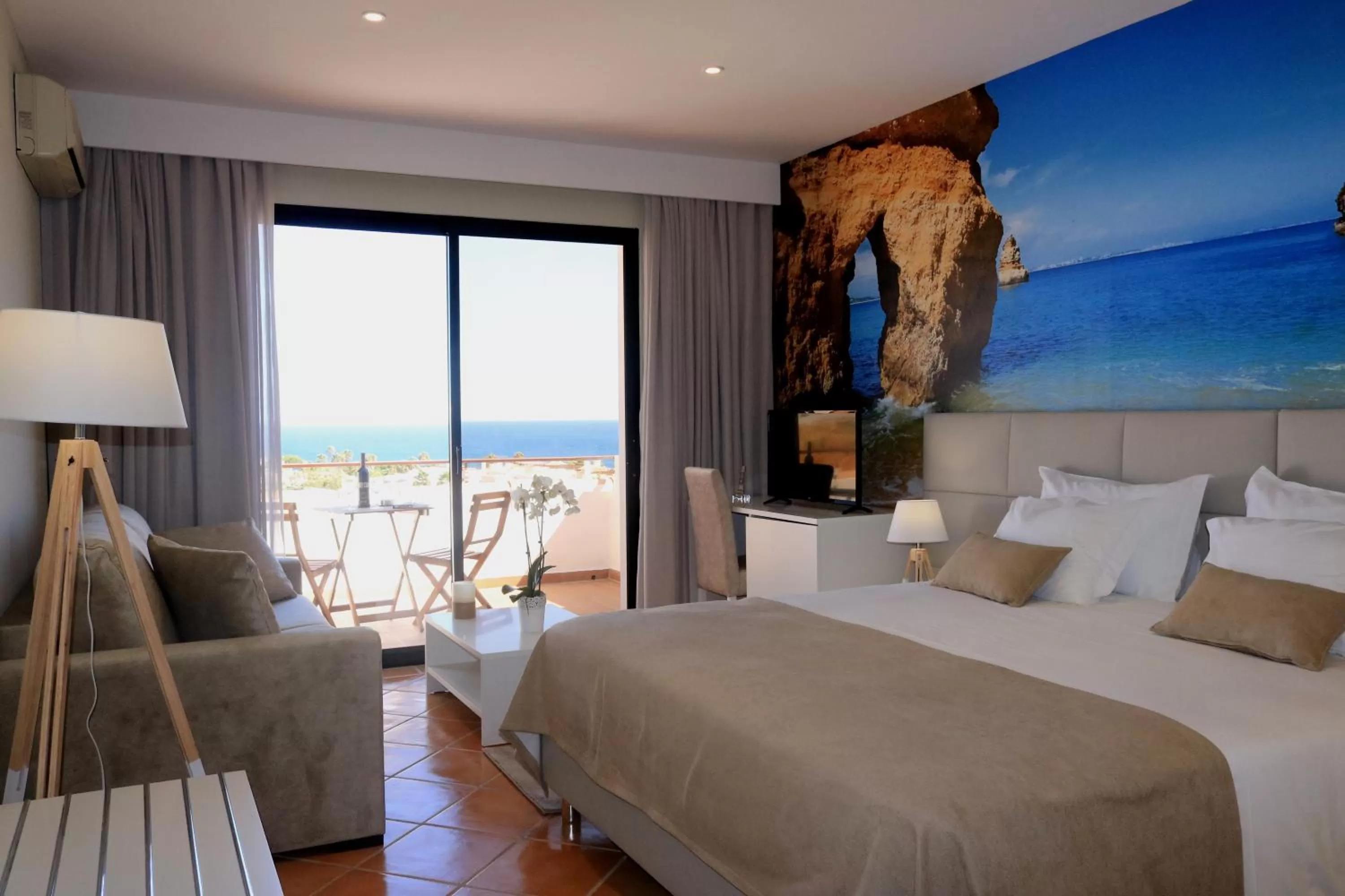 Balcony/Terrace, Bed in Lagos Atlantic Hotel