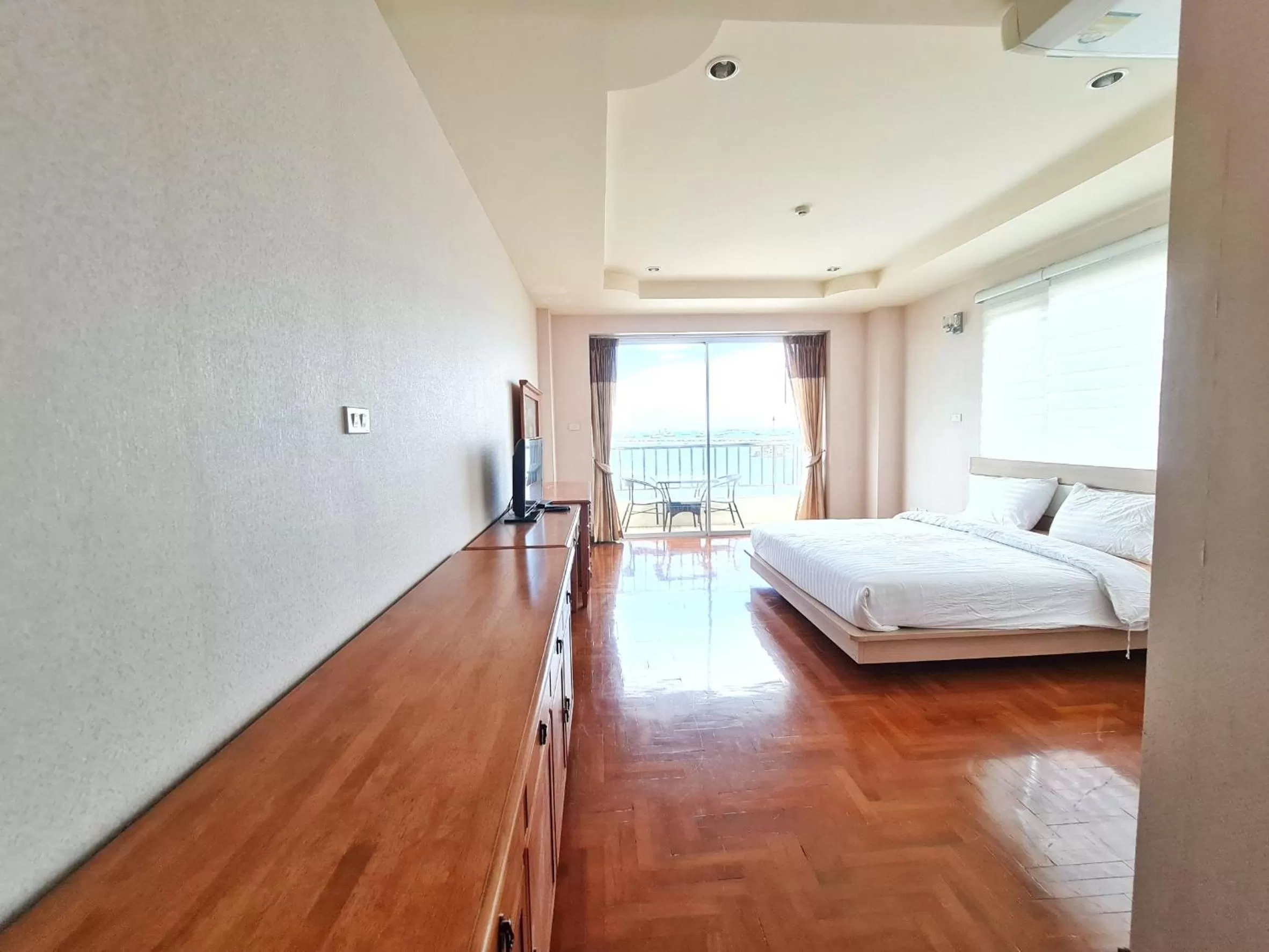 Photo of the whole room, Bed in โรงแรม ชาโตว์วิสต้า