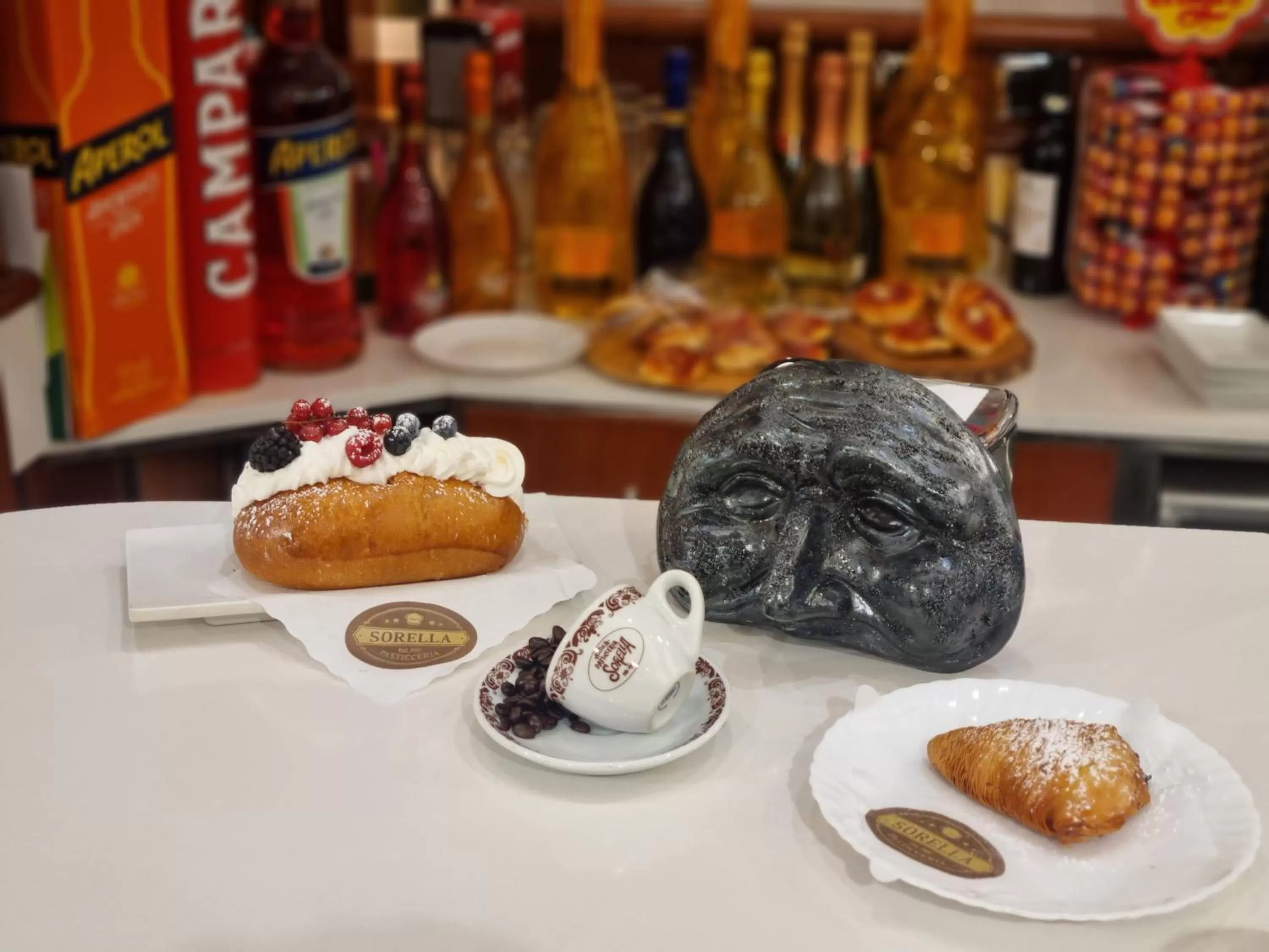 Lounge or bar in Twin Towers Naples Luxury