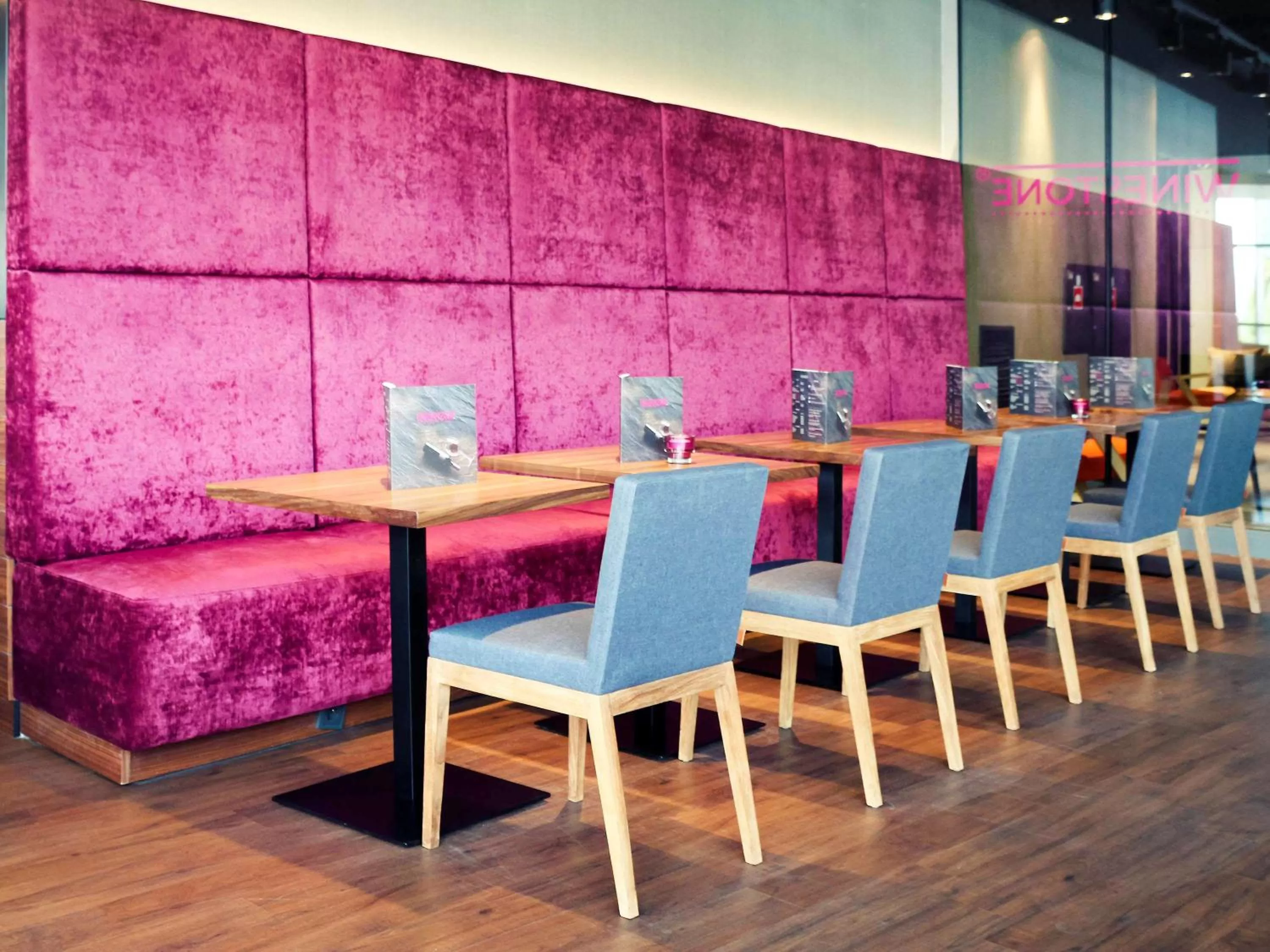 Lounge or bar in Hotel Mercure Poznań Centrum