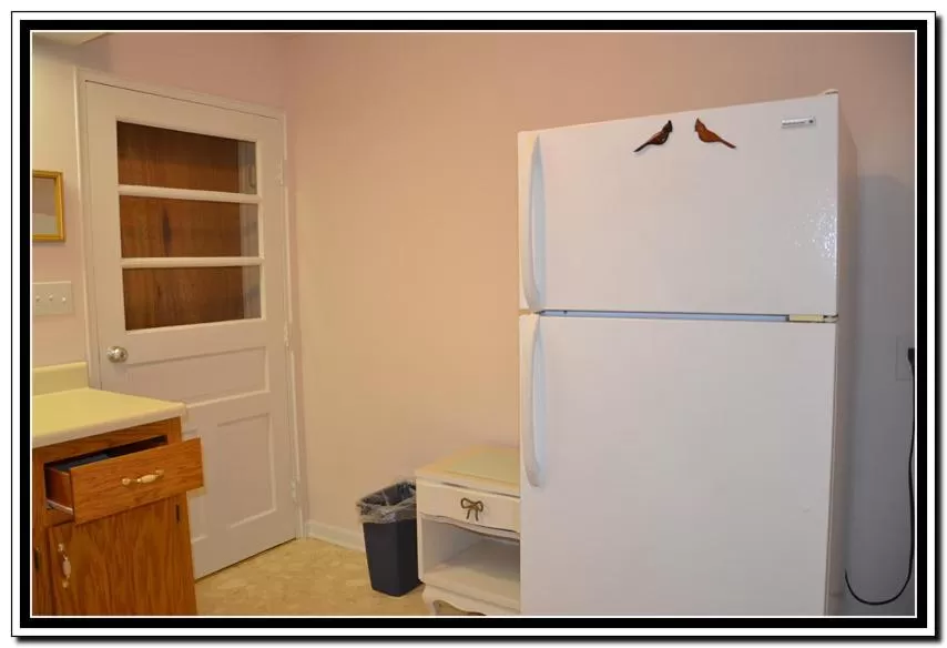 Kitchen or kitchenette in The Cardinal Inn