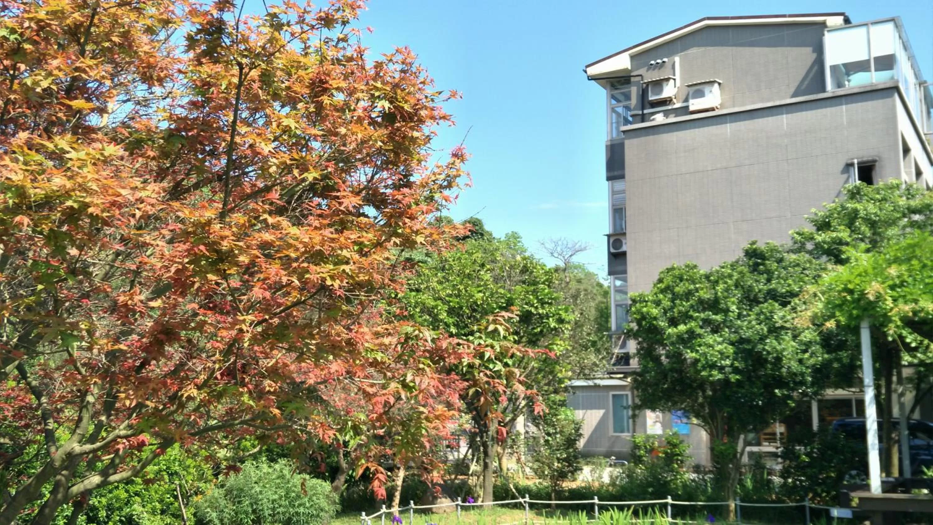 Property Building in Rainbow Bridge B&B