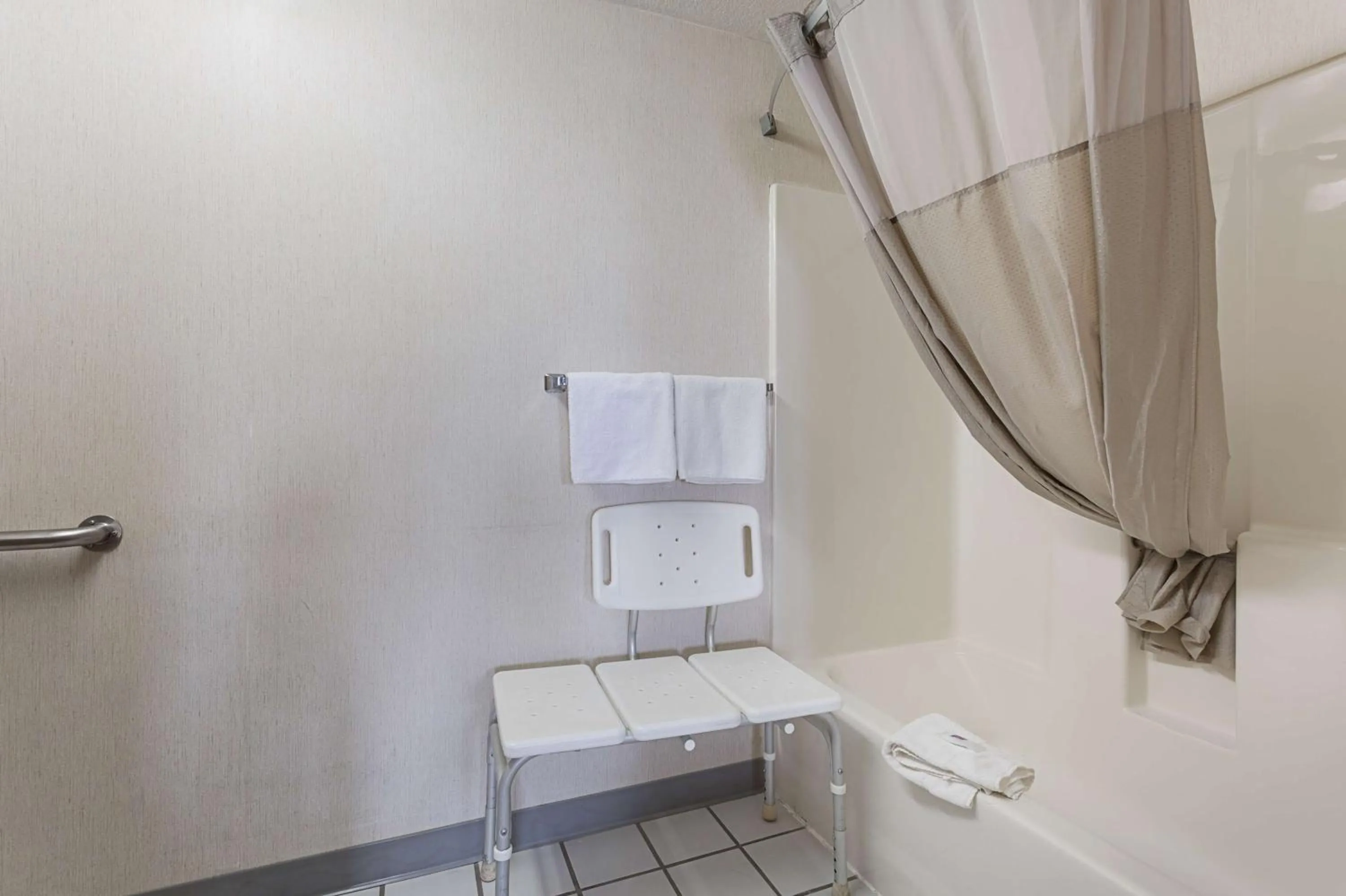 Photo of the whole room in Rodeway Inn Santa Rosa