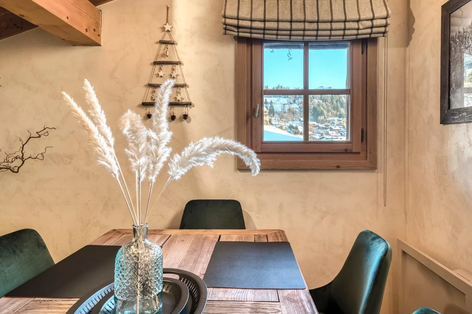 Dining area in Les Loges Blanches Megève