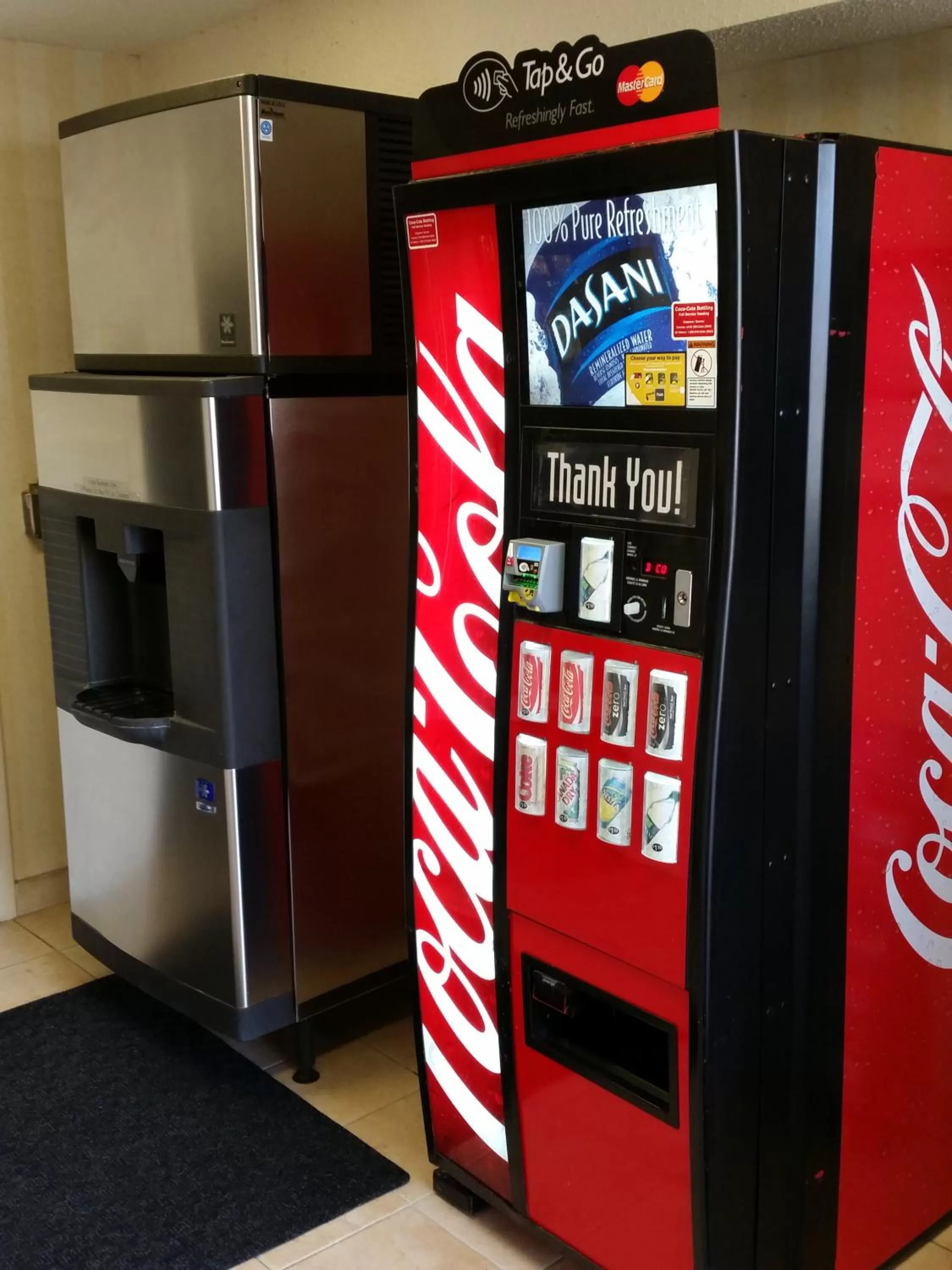 Food and drinks in Super 8 by Wyndham Brockville