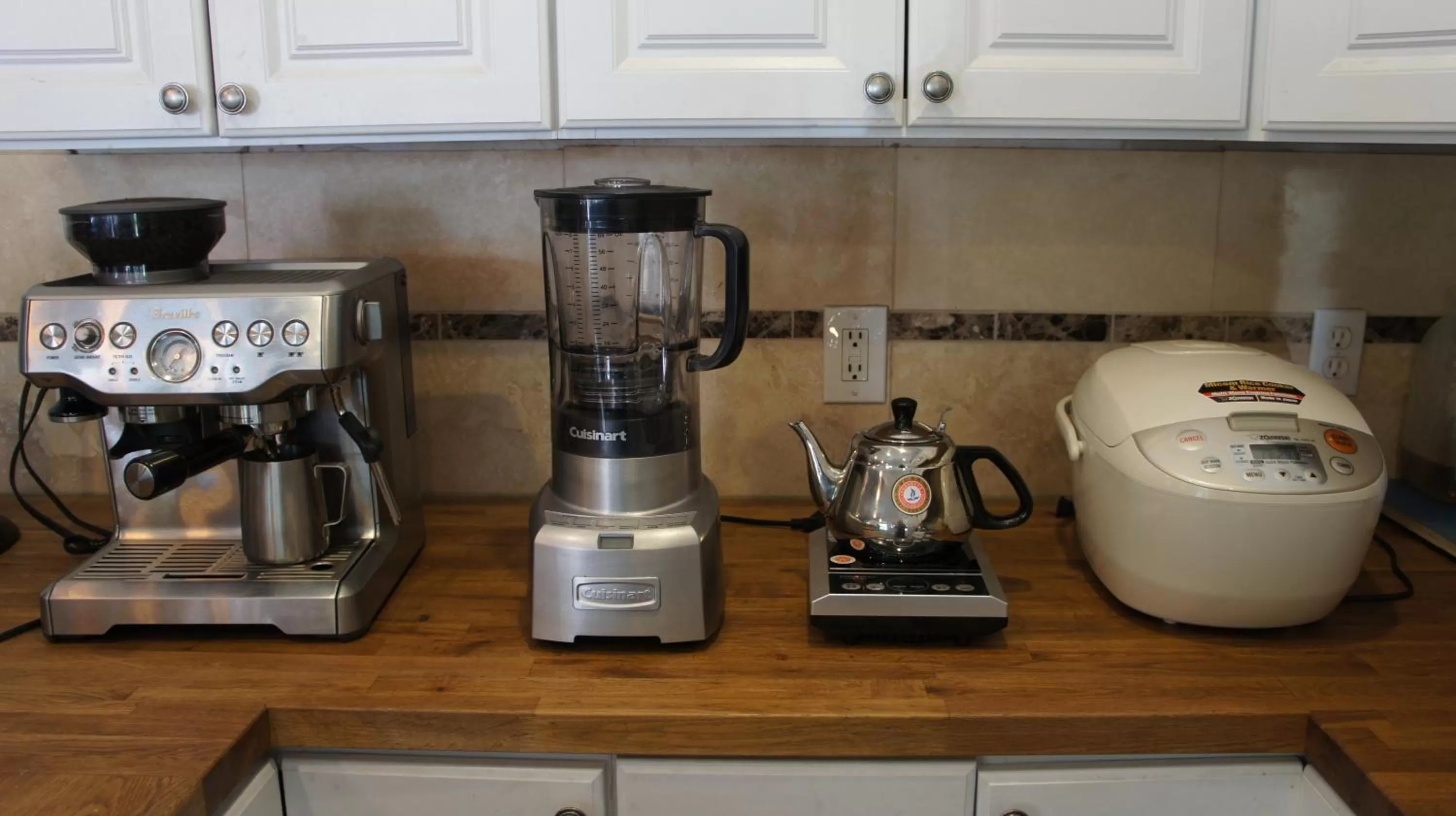 Communal kitchen in Paradice Motel