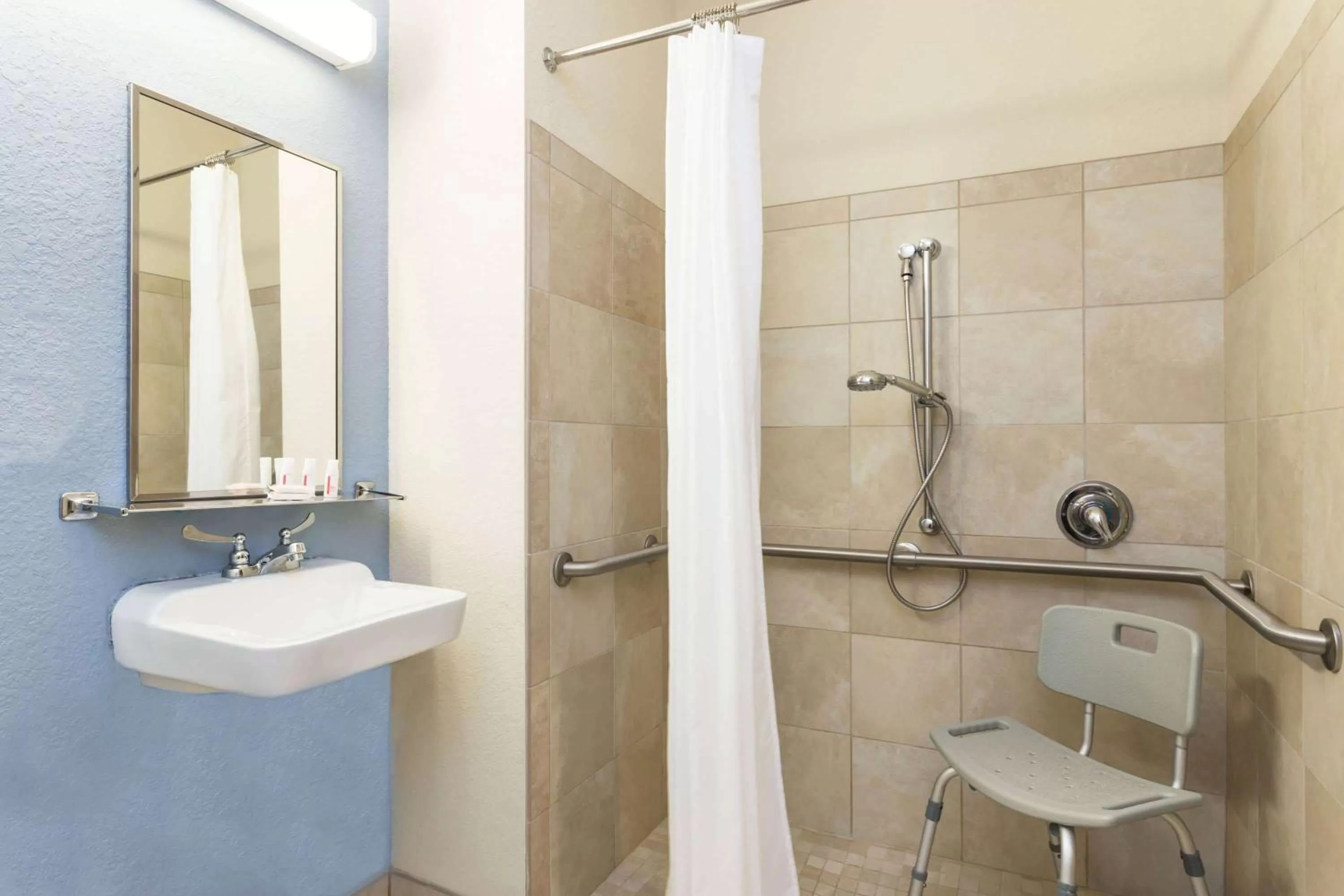 Bathroom in Microtel Inn & Suites by Wyndham Spring Hill/Weeki Wachee