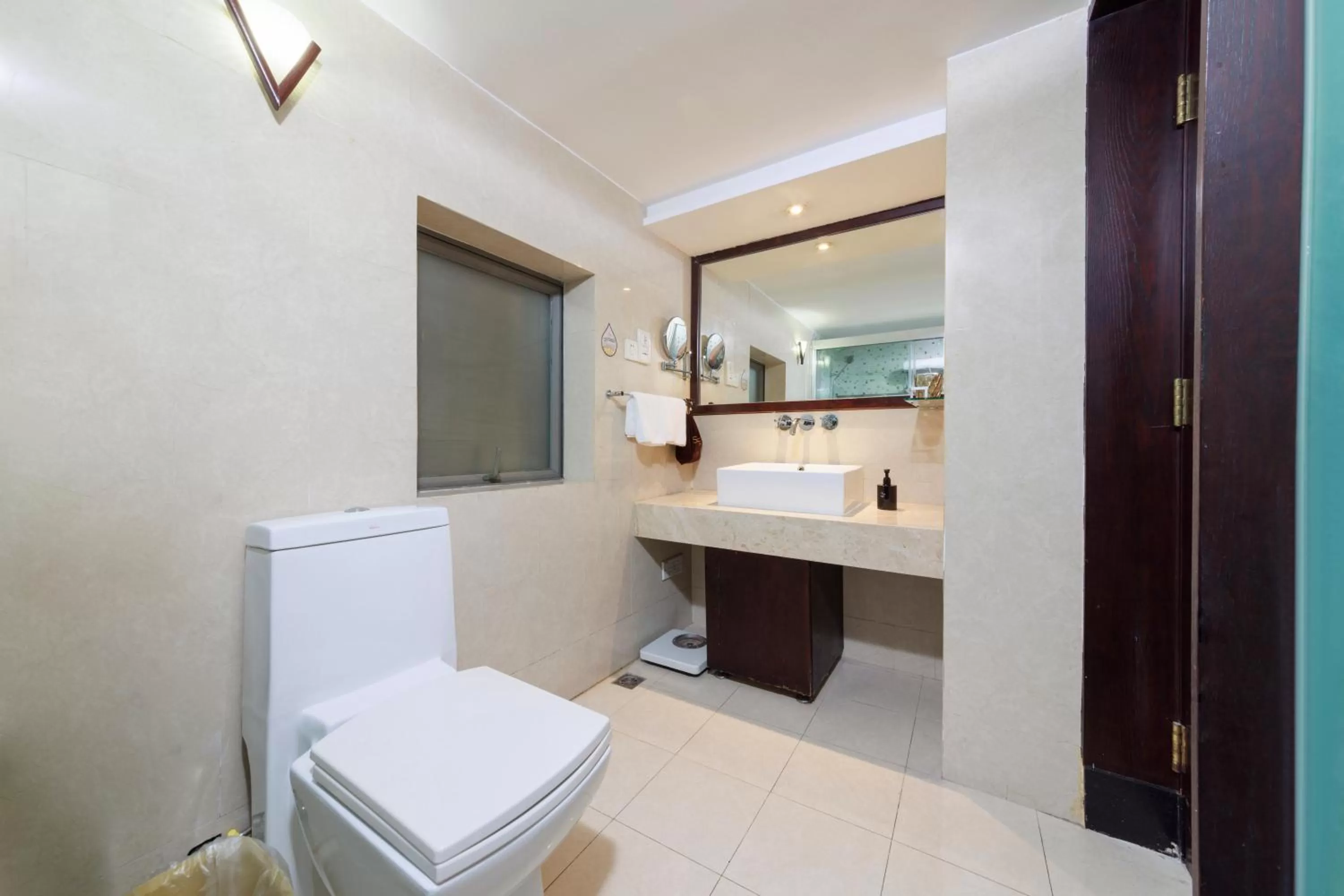 Toilet in Sunflower Hotel &Residence, Futian Port Branch