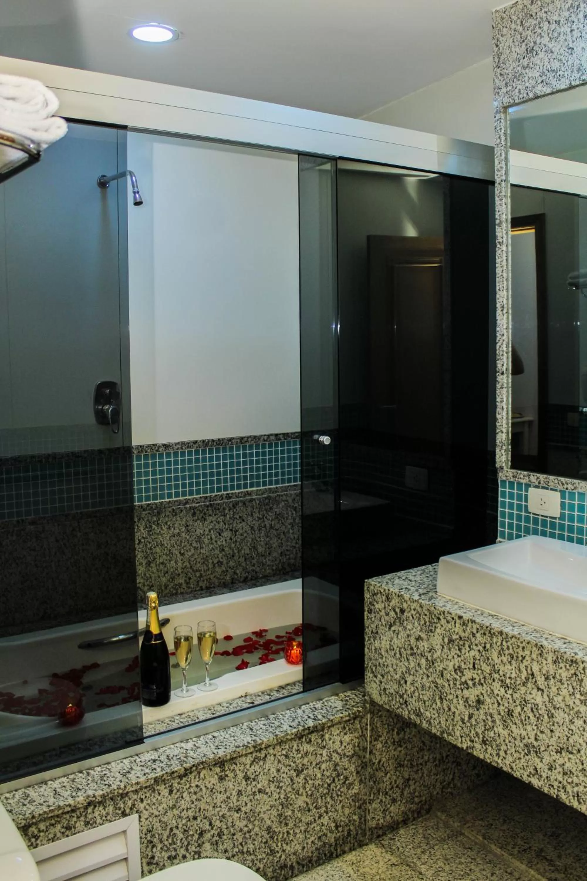 Bath in Hotel Bandeirantes