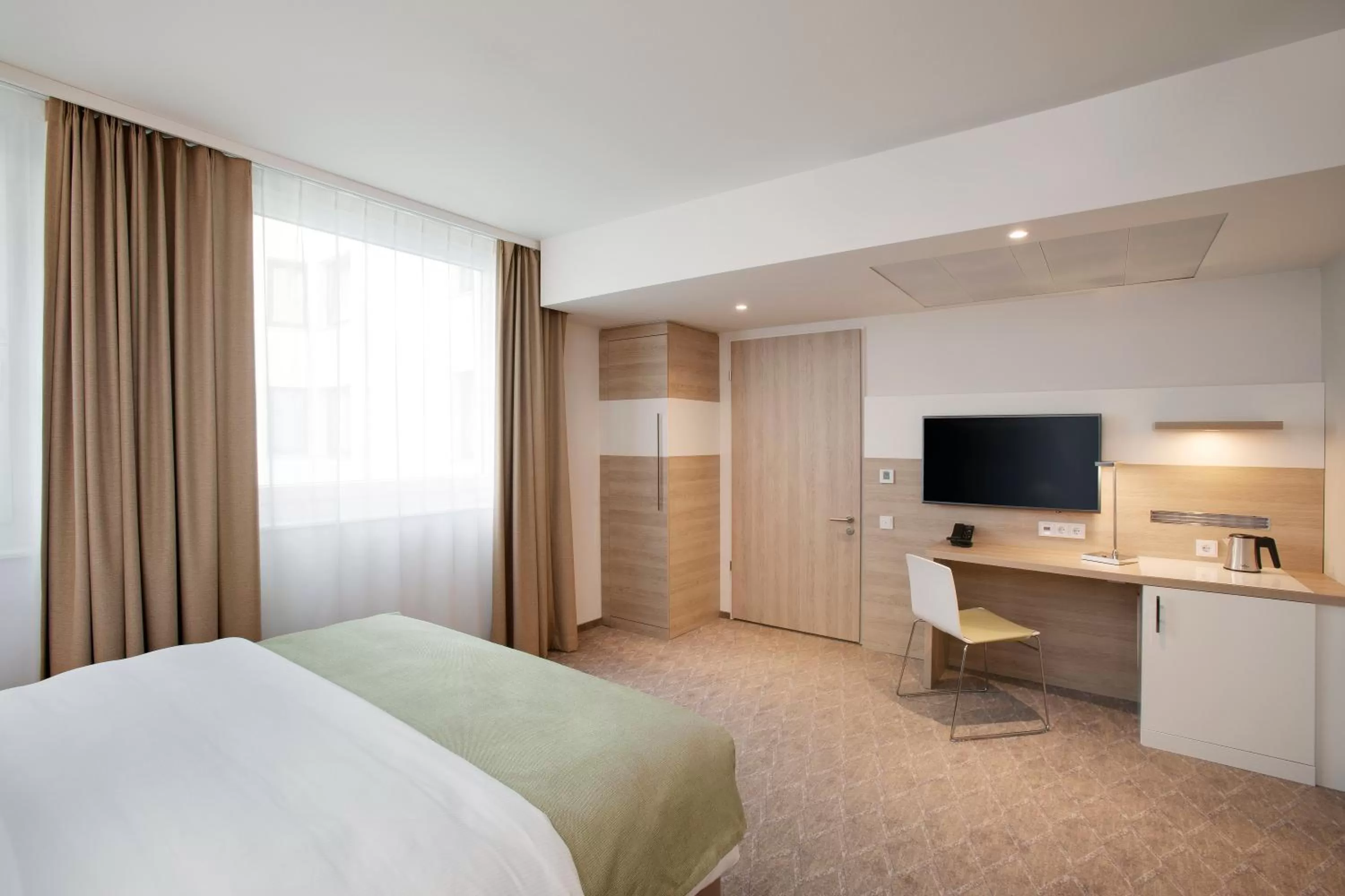 Photo of the whole room, Bed in Holiday Inn Frankfurt Airport by IHG