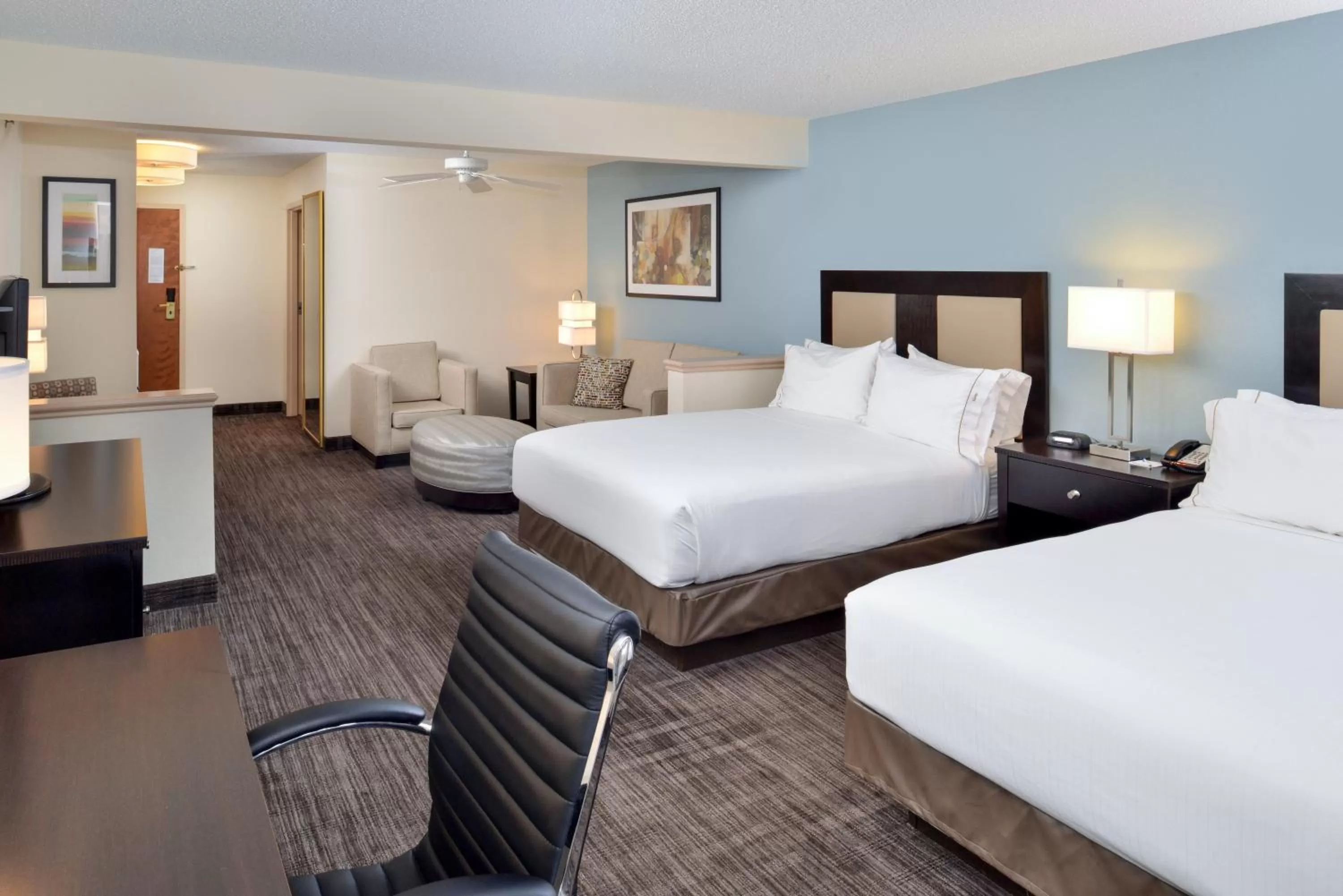 Photo of the whole room, Bed in Holiday Inn Express Hotel & Suites-Saint Joseph by IHG