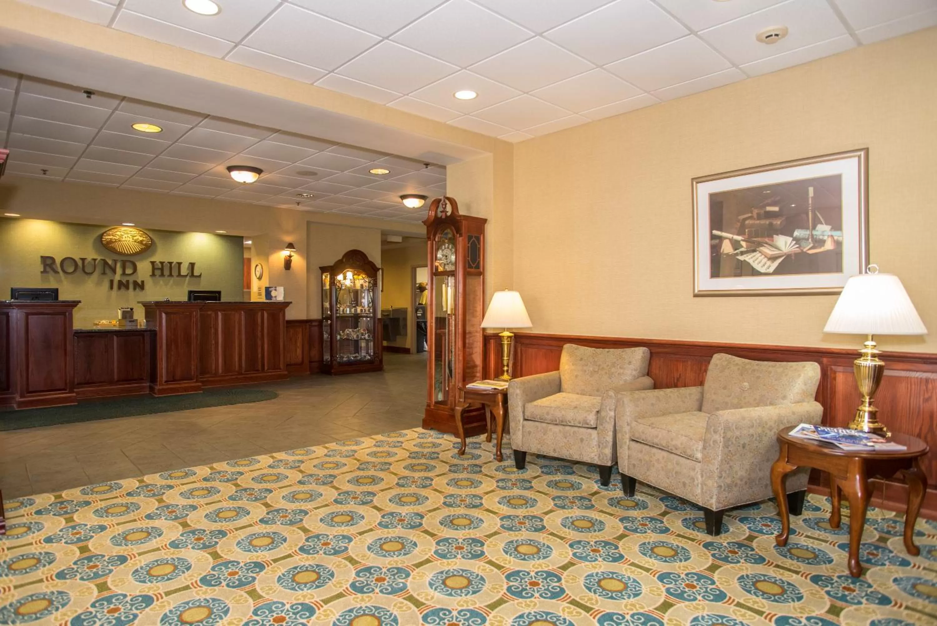 Lobby or reception in Round Hill Inn