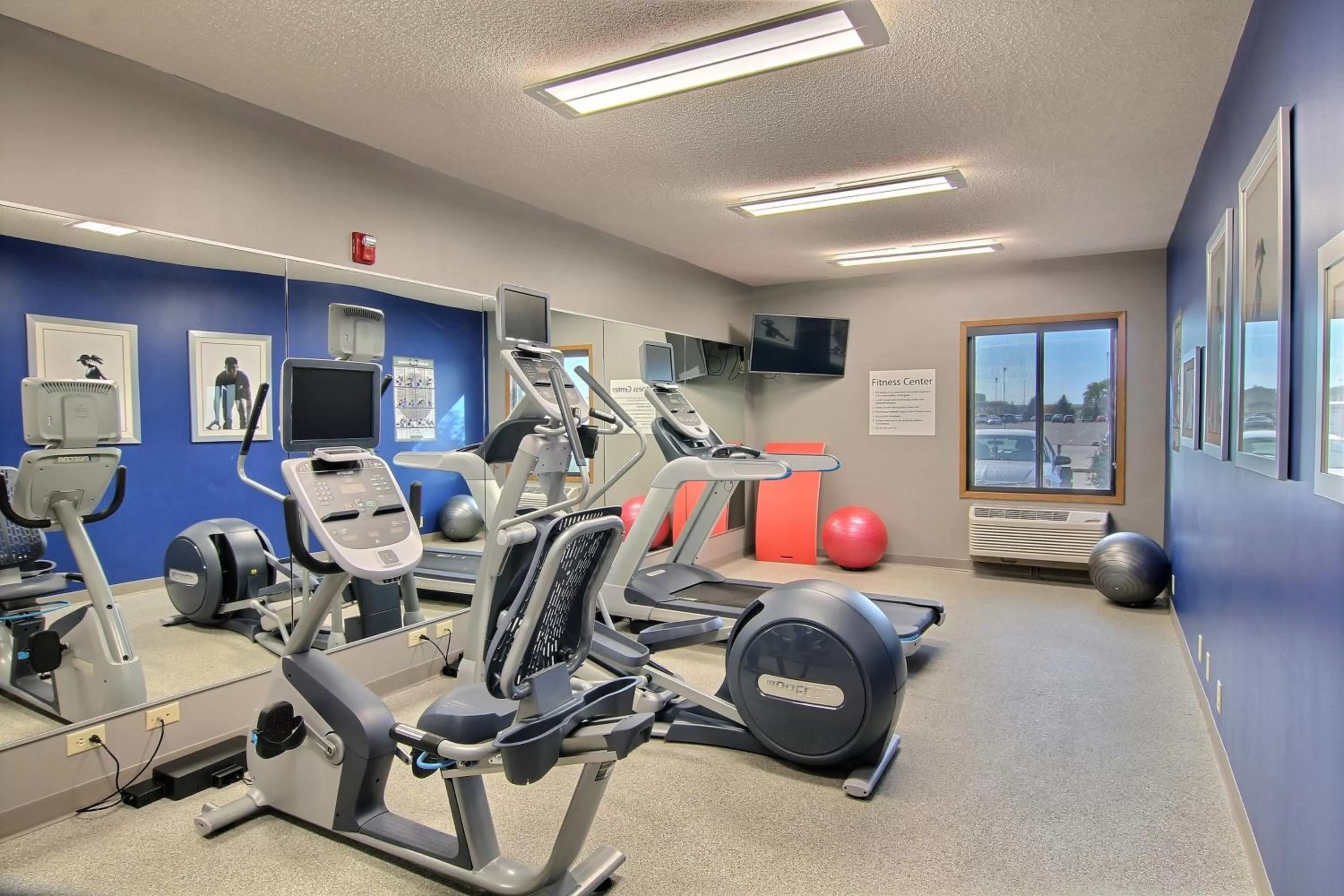 Fitness centre/facilities in Holiday Inn Express Fargo - West Acres by IHG