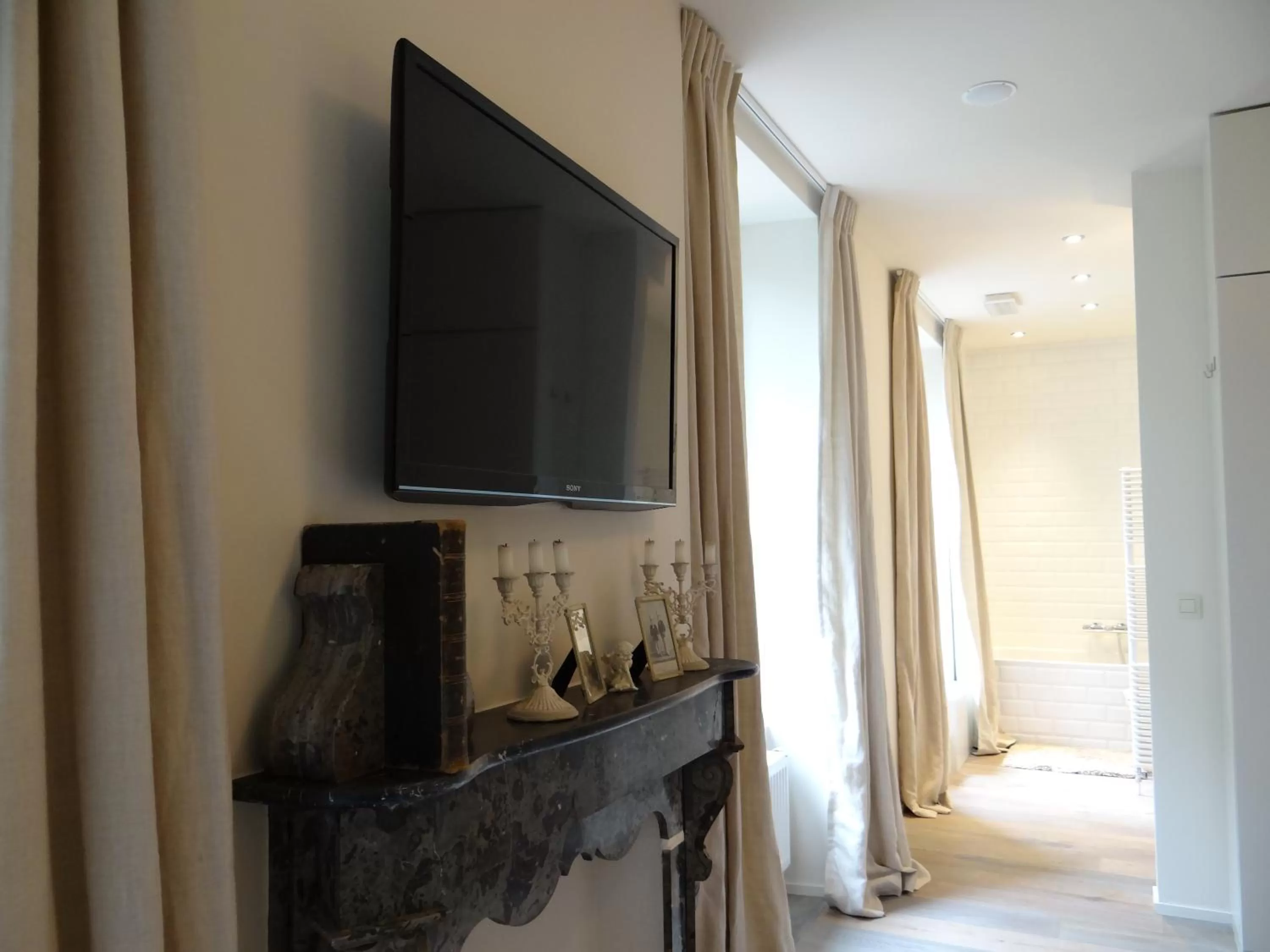 TV and multimedia, TV/Entertainment Center in B&B Les Tilleuls