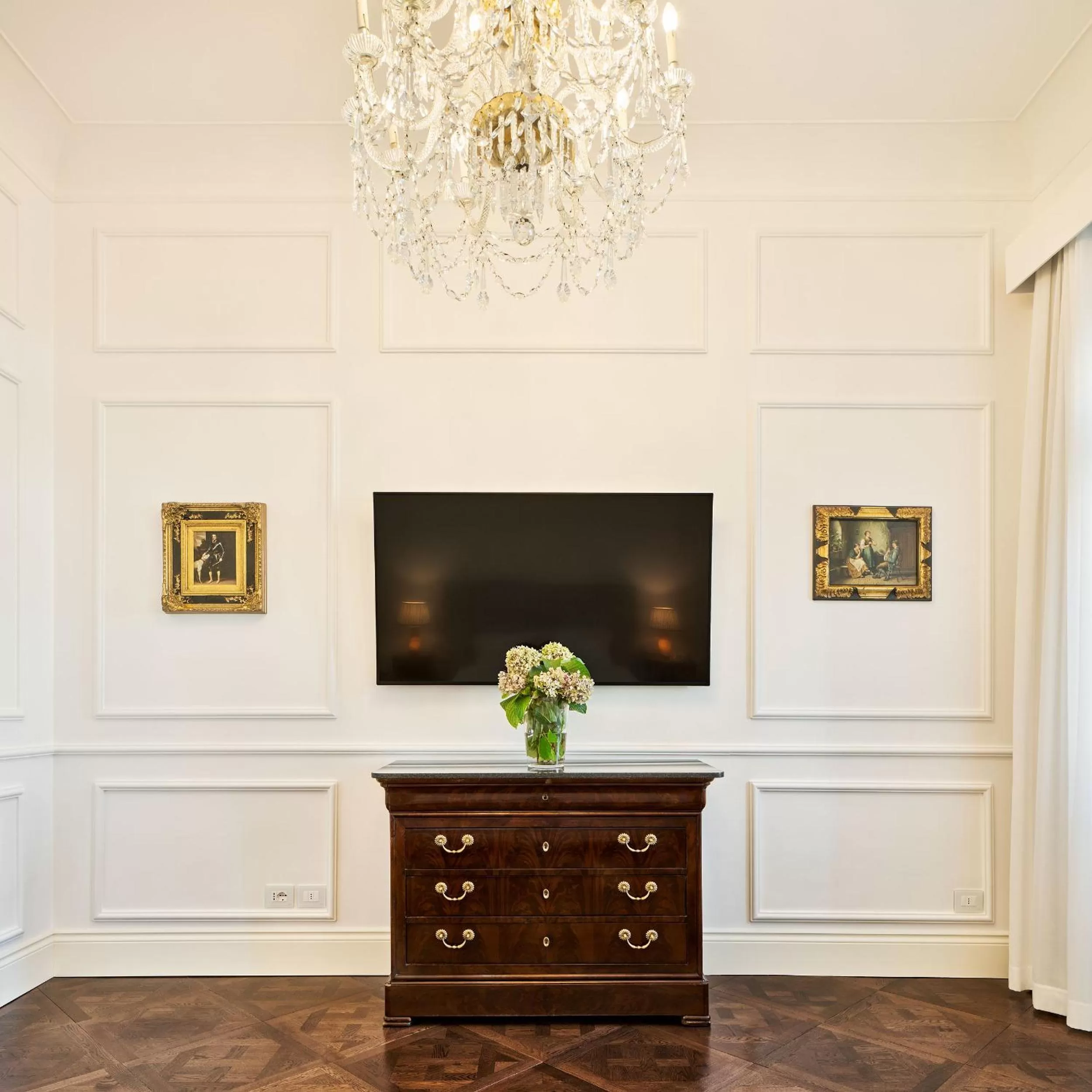 Photo of the whole room in Grand Hotel Duchi d'Aosta