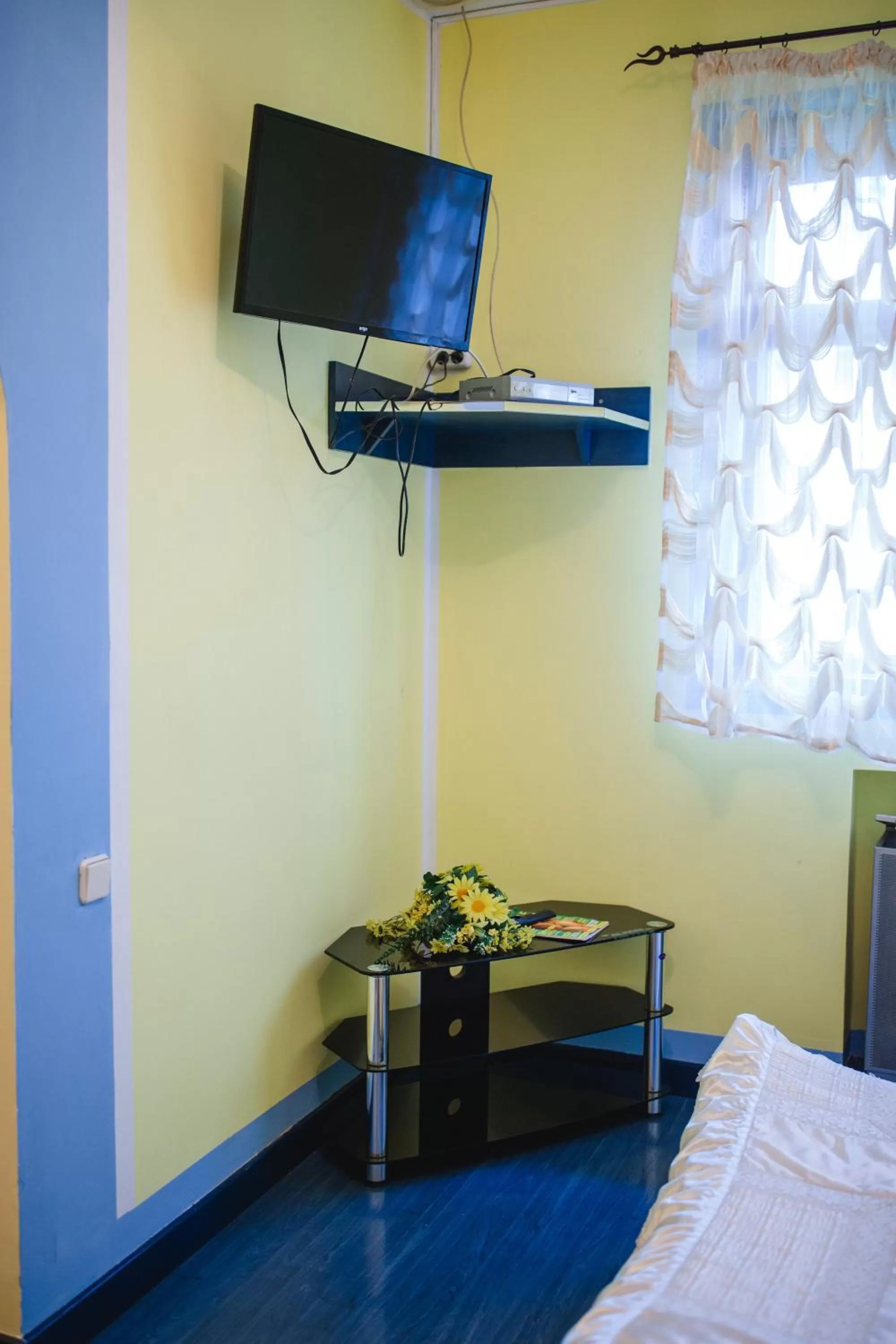 TV and multimedia, TV/Entertainment Center in Kolyba Opryshkiv