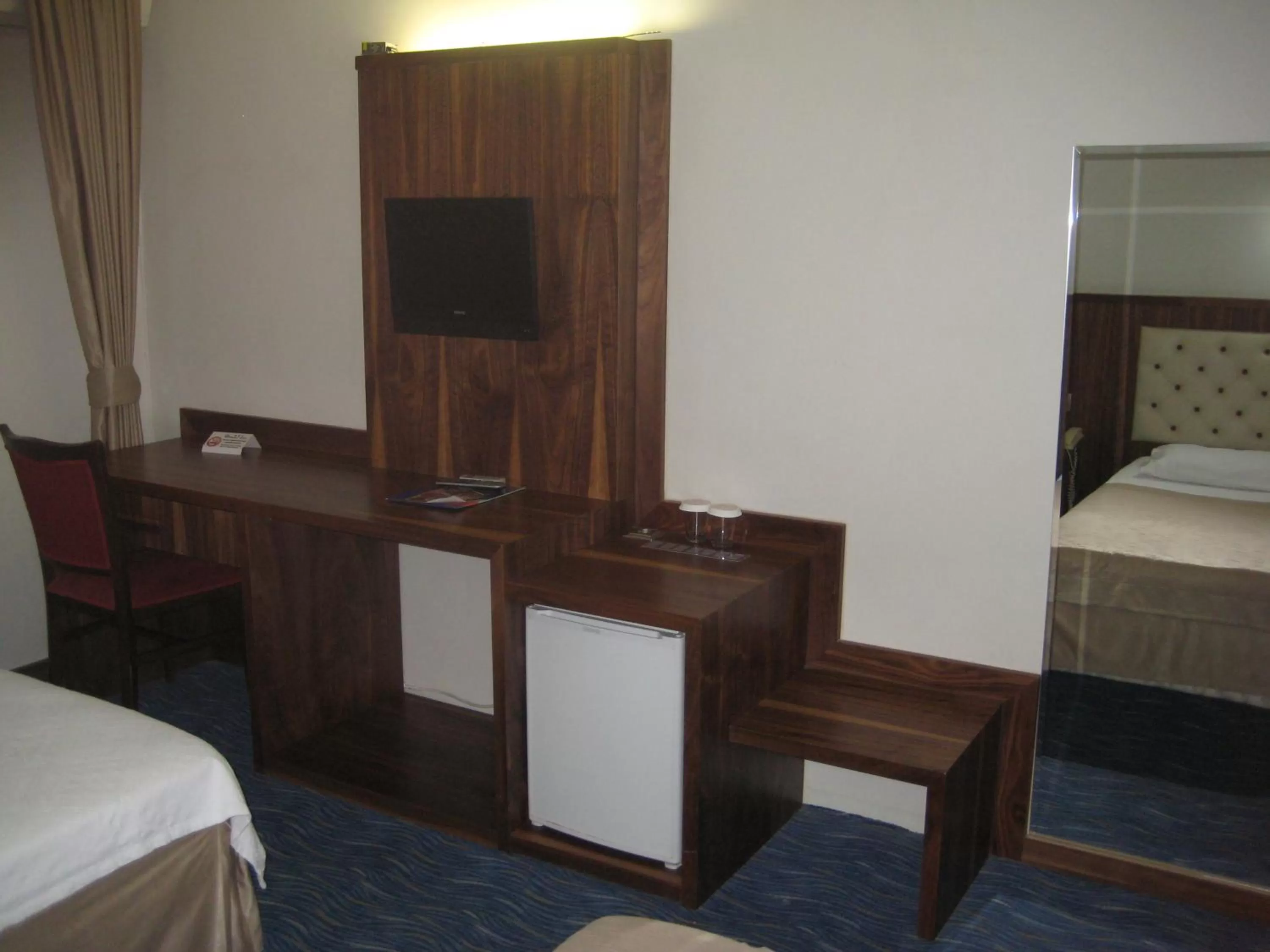 TV and multimedia, TV/Entertainment Center in Miroglu Hotel