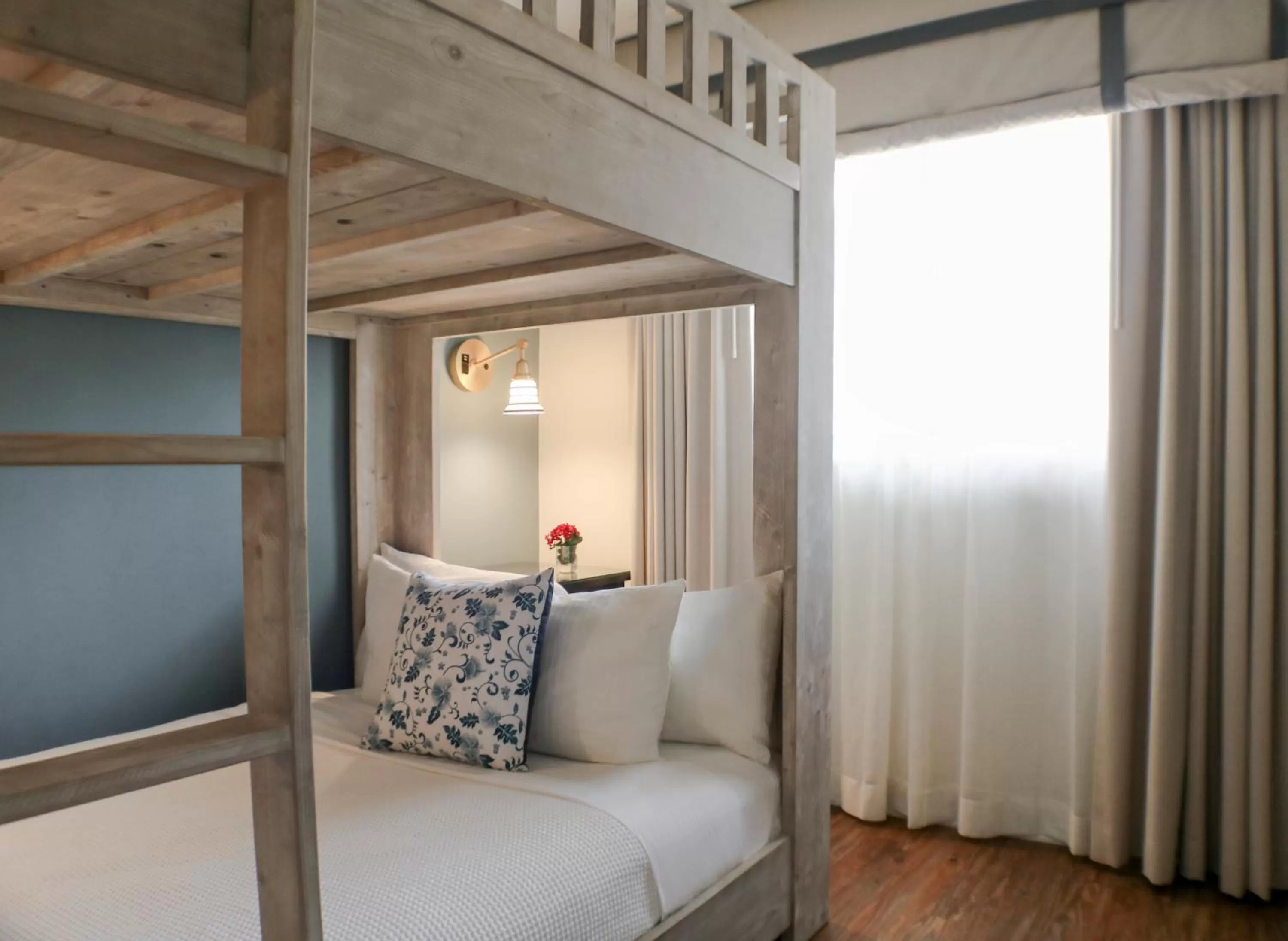 bunk bed, Bed in The Milo