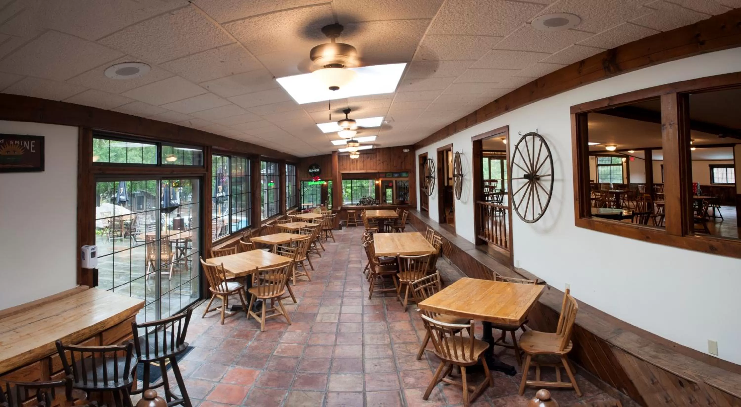 Restaurant/places to eat in Summit Lodge