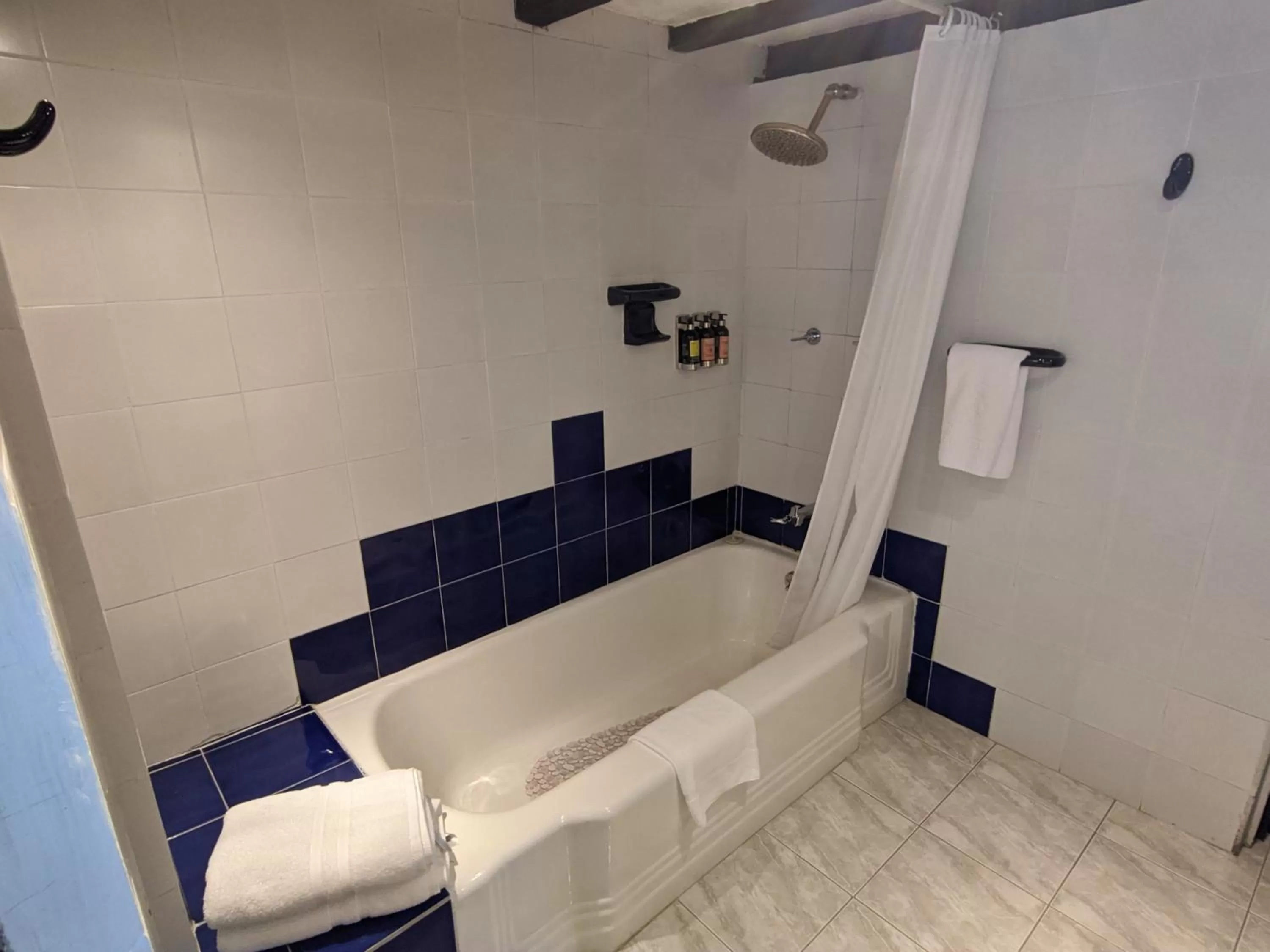 Bath, Bathroom in Posada Cafe La Huerta