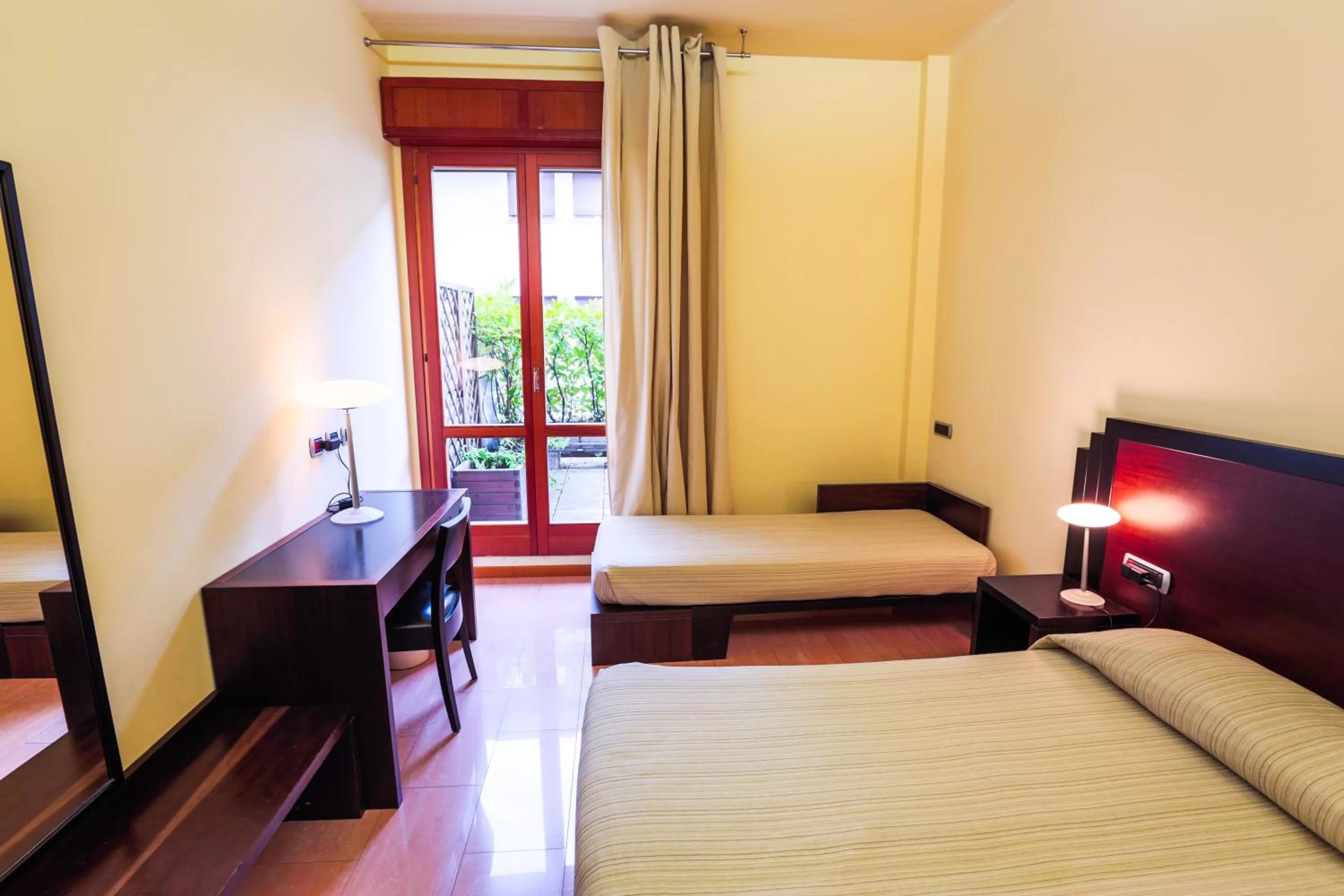 Bedroom, Bed in Euroterme