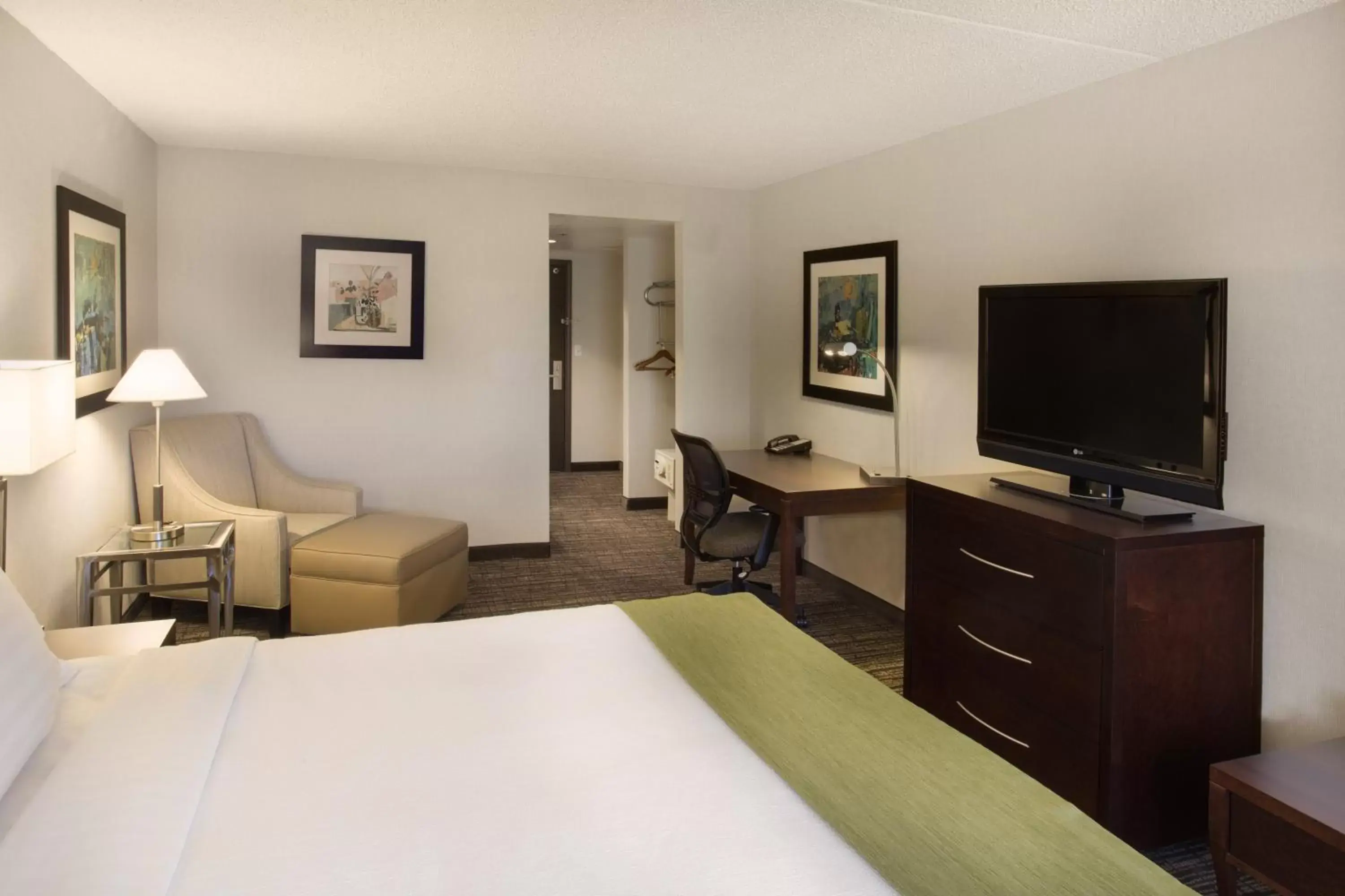 Standard King Room with Accessible Tub - Mobility Access in Holiday Inn Scottsdale North- Airpark by IHG Standard King Room with Accessible Tub - Mobility Access in Holiday Inn Scottsdale North- Airpark by IHG
