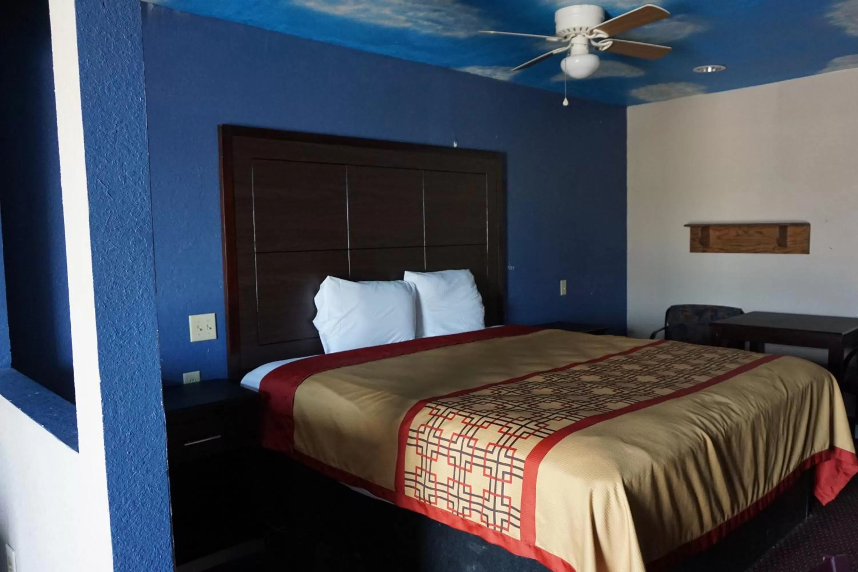 Photo of the whole room in Star Light Inn