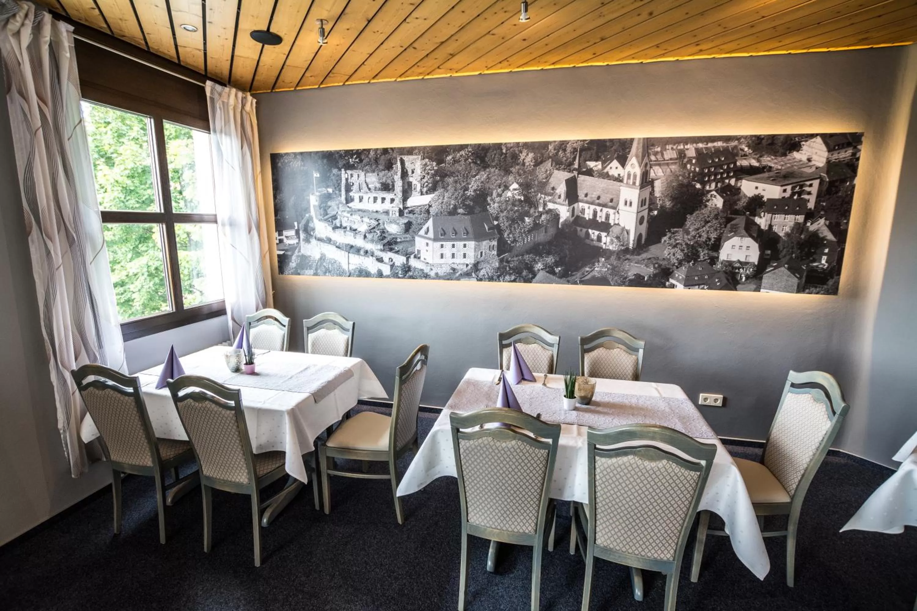 Restaurant/places to eat in BurgStadt-Hotel