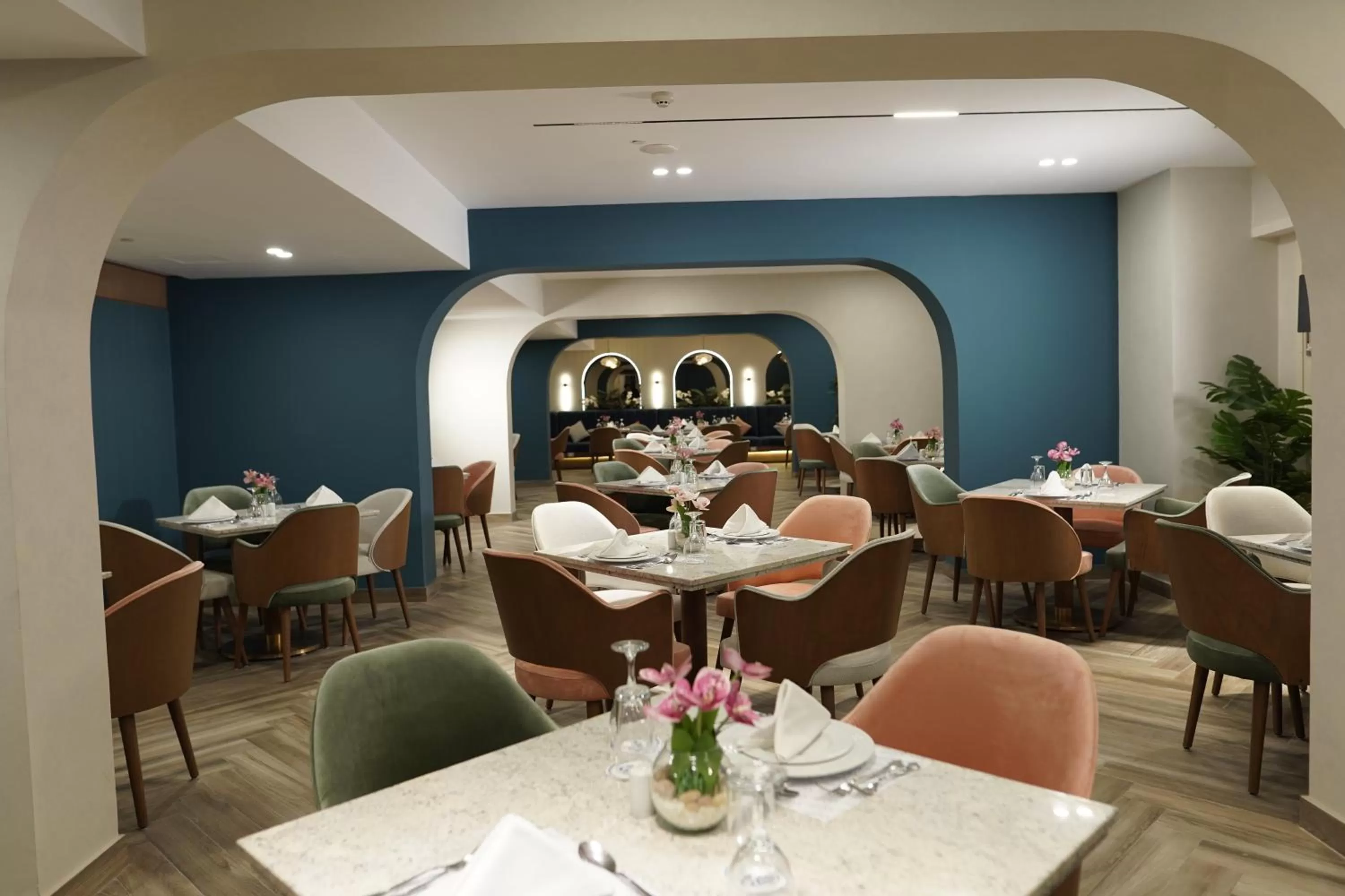 Restaurant/places to eat in The Grand Plaza Hotel Smouha