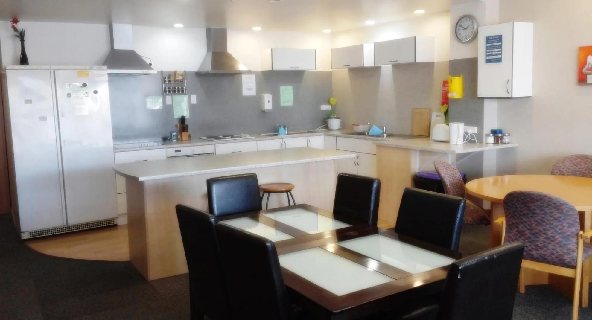 Kitchen or kitchenette in Backpackers Central Hamilton