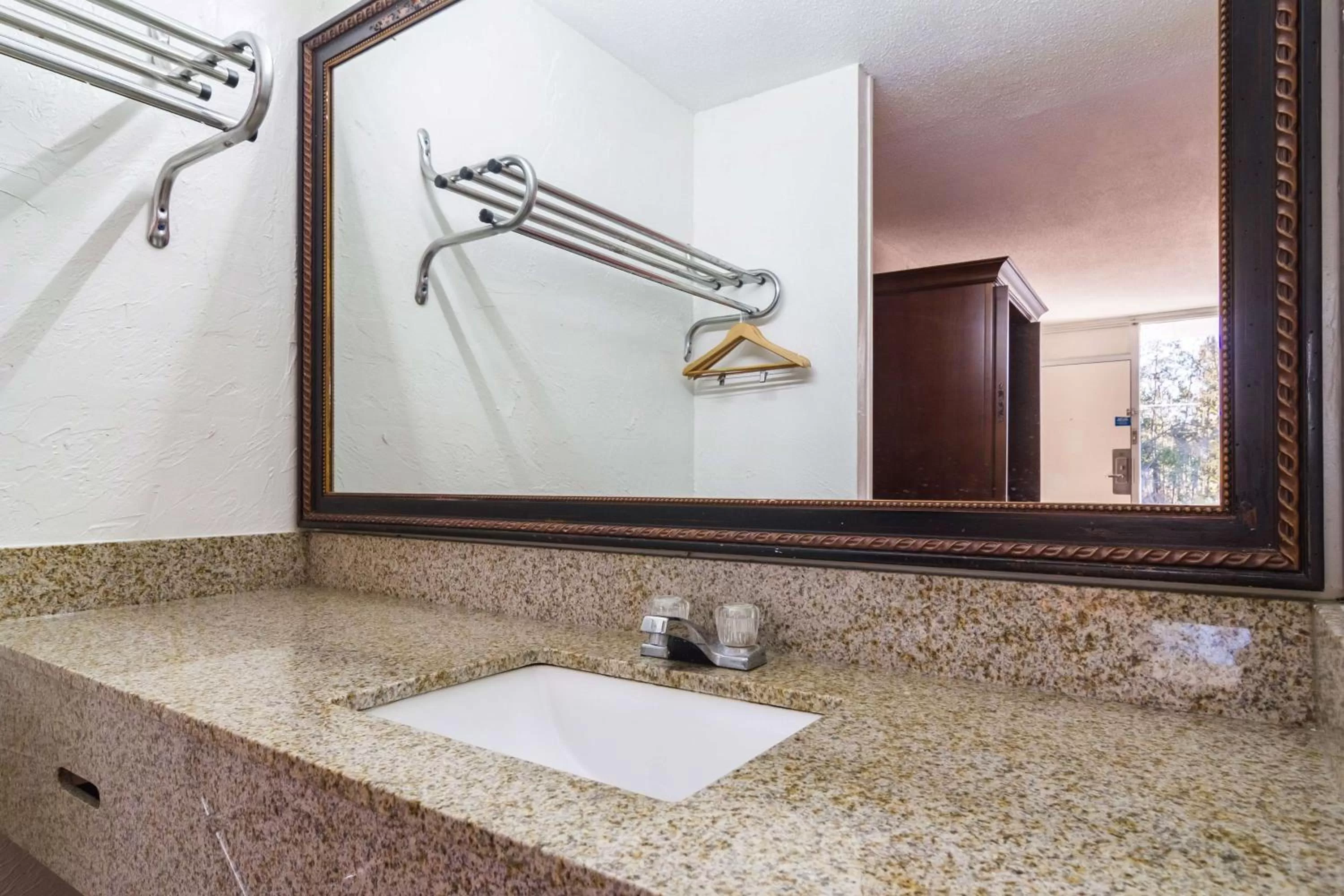 Photo of the whole room in Motel 6-Townsend, GA